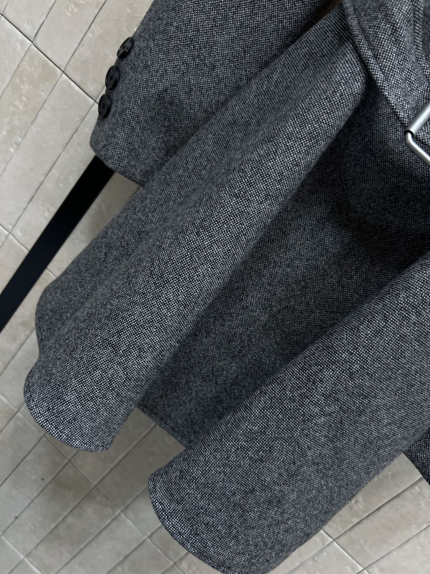 D家 25秋冬新款 灰色双排扣中长款大衣 秋冬穿超合适！经典灰色+黑色logo纽扣+腰带 简约优雅 通勤