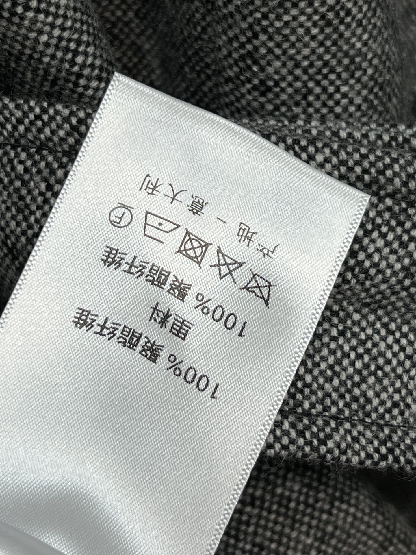 D家 25秋冬新款 灰色双排扣中长款大衣 秋冬穿超合适！经典灰色+黑色logo纽扣+腰带 简约优雅 通勤