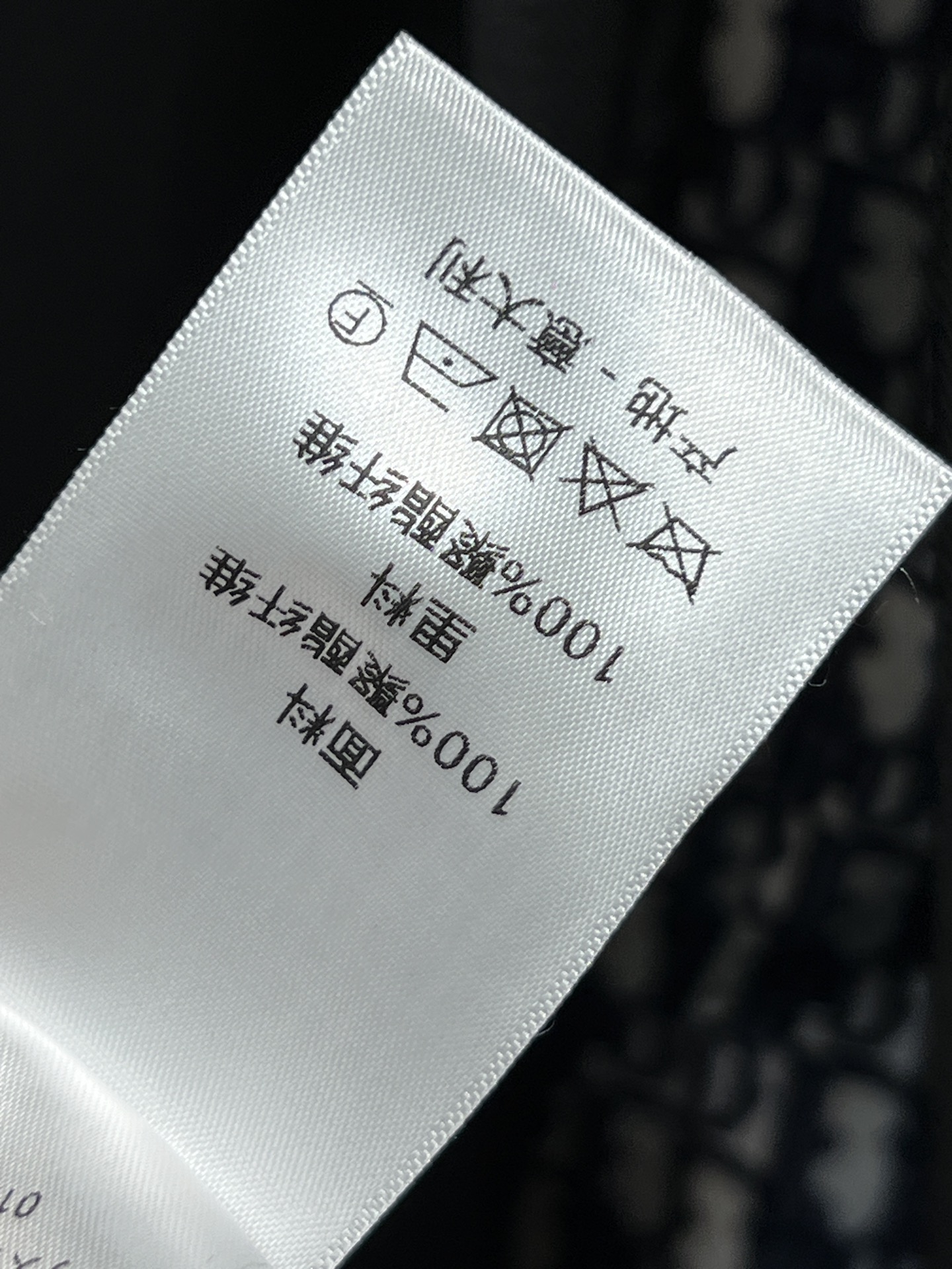 D家 25秋冬新款 双排扣收腰中长款风衣外套 经典英伦风设计 上身超飒巨显气场 廓形刺绣小蜜蜂风衣 穿上