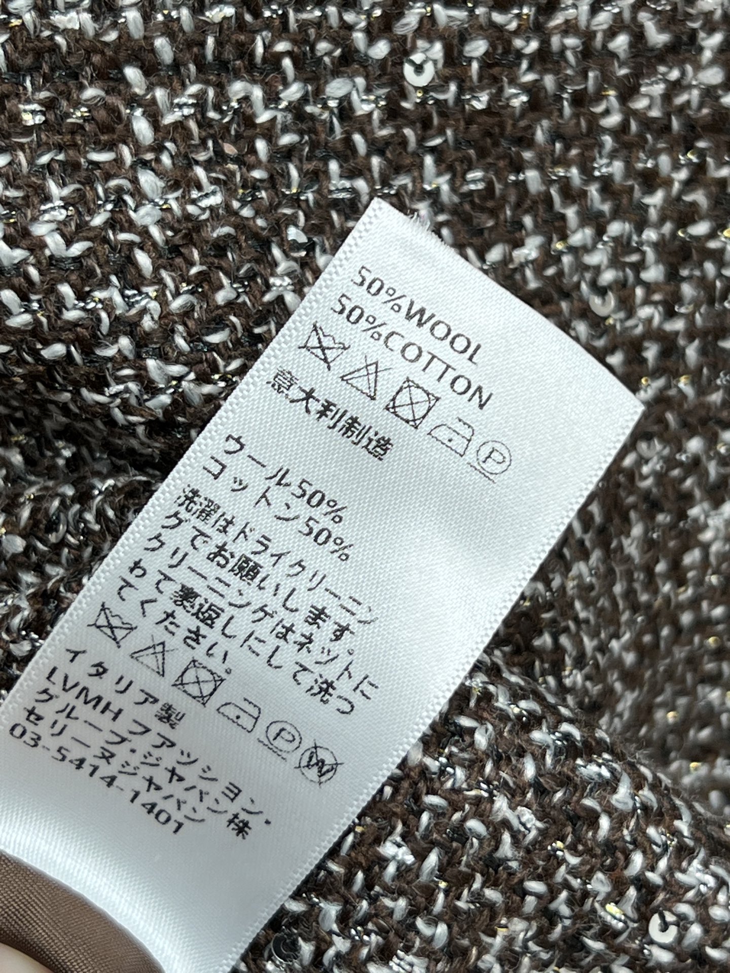 小香家 25秋冬新款 高级灰色粗花呢外套 经典圆领短款修身版型 金扣点缀 自带复古文艺的名媛风 款式简约