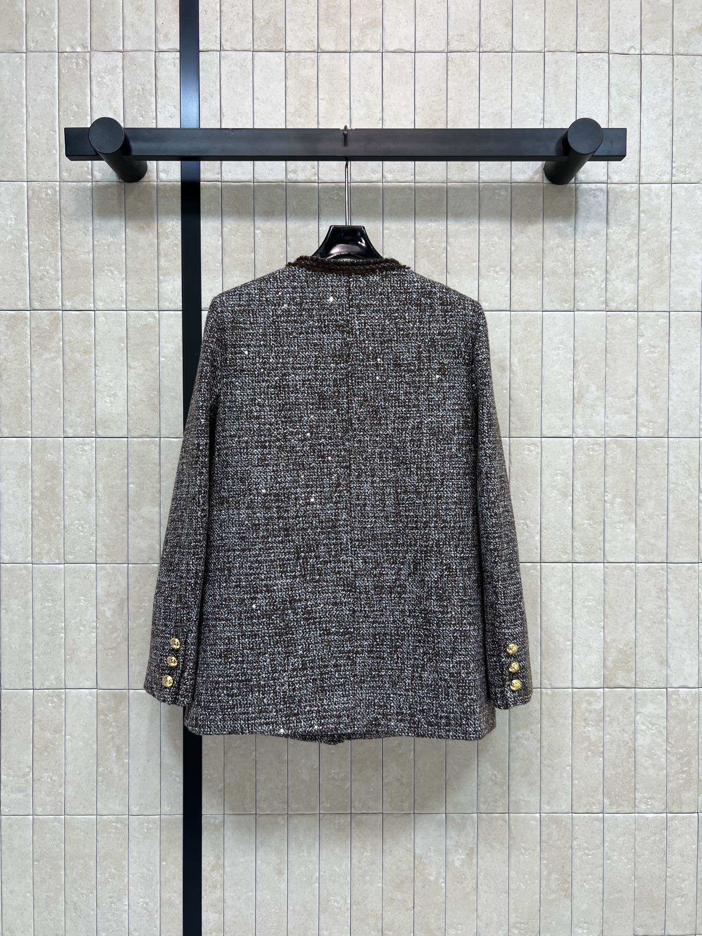 小香家 25秋冬新款 高级灰色粗花呢外套 经典圆领短款修身版型 金扣点缀 自带复古文艺的名媛风 款式简约