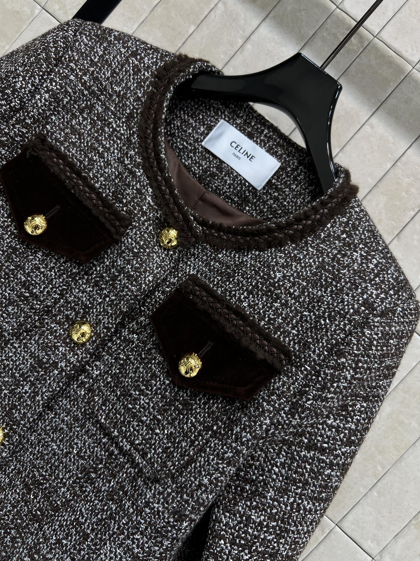 小香家 25秋冬新款 高级灰色粗花呢外套 经典圆领短款修身版型 金扣点缀 自带复古文艺的名媛风 款式简约