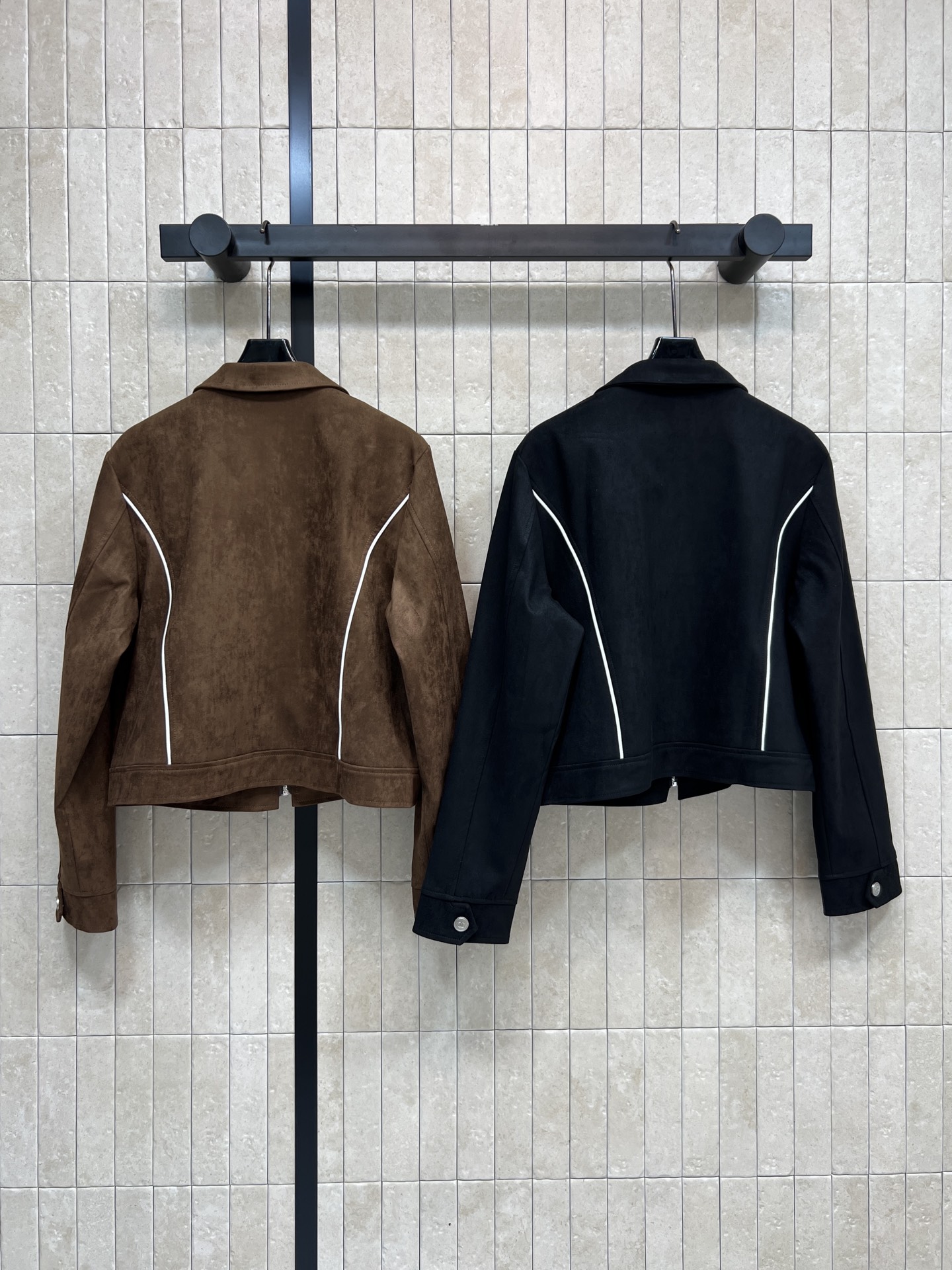 小香家 25秋冬新款 鹿皮绒翻领短款外套 选用高品质鹿皮绒 手感柔软细腻 复古优雅气质满分 短夹克版型 