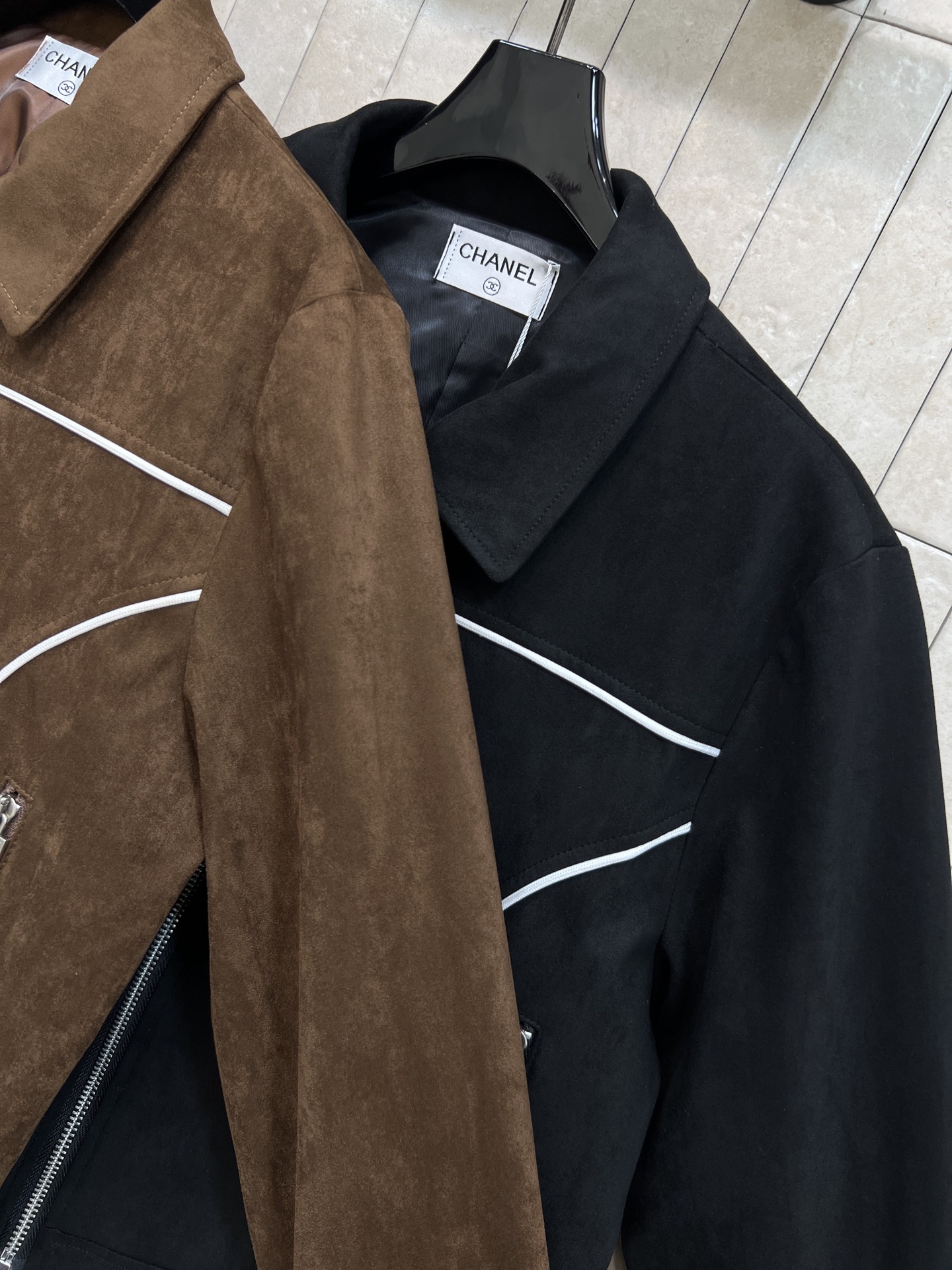 小香家 25秋冬新款 鹿皮绒翻领短款外套 选用高品质鹿皮绒 手感柔软细腻 复古优雅气质满分 短夹克版型 