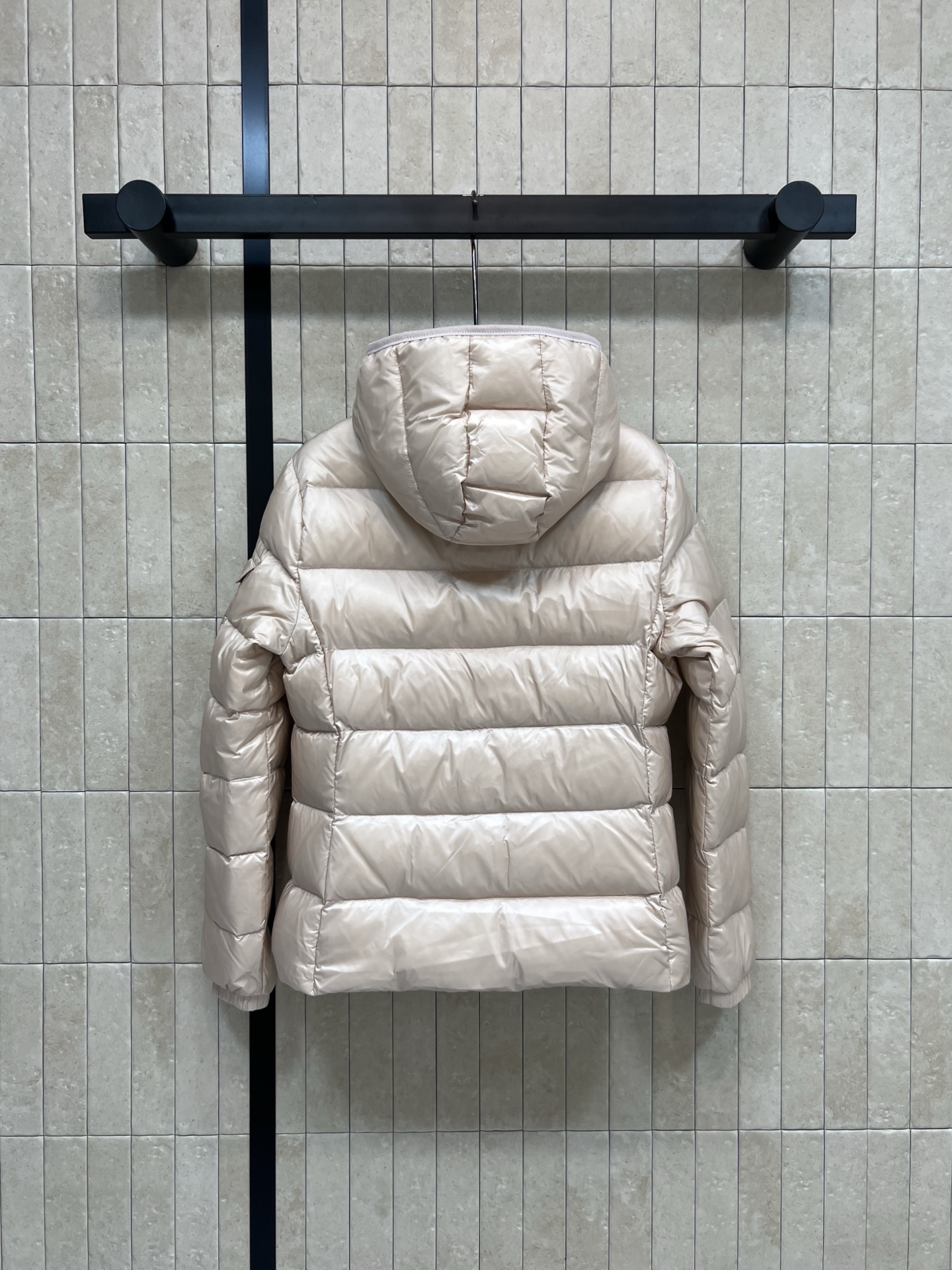 M家 25秋冬新款 连帽修身羽绒服 连帽修身收腰设计细节 轻松拿捏小蛮腰 分割身材比例 显瘦显高绝绝子 