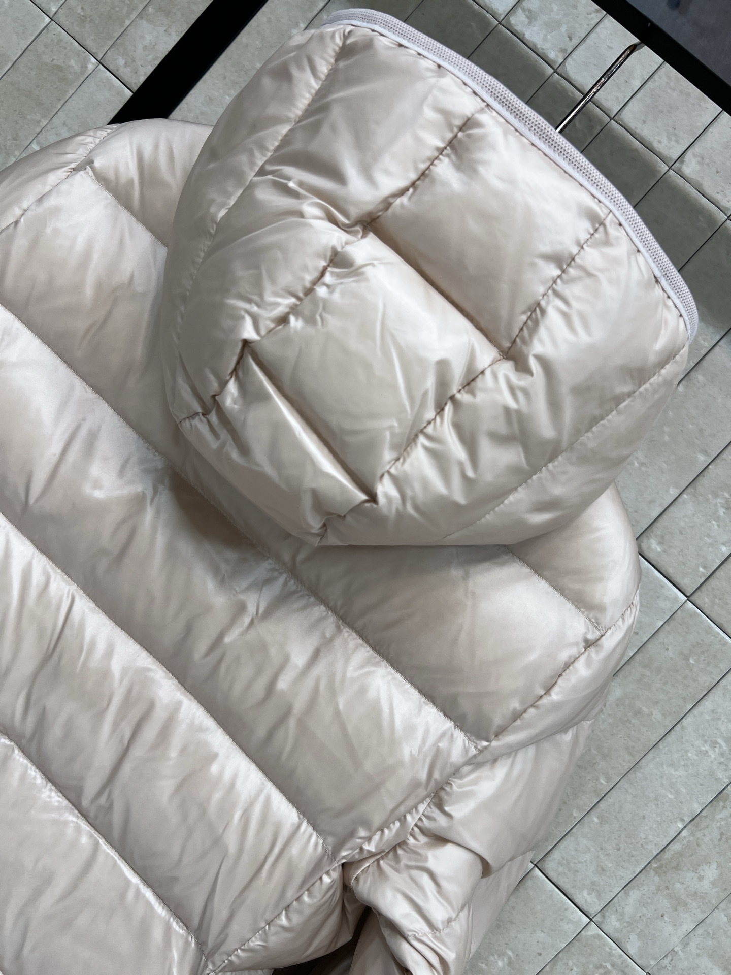 M家 25秋冬新款 连帽修身羽绒服 连帽修身收腰设计细节 轻松拿捏小蛮腰 分割身材比例 显瘦显高绝绝子 