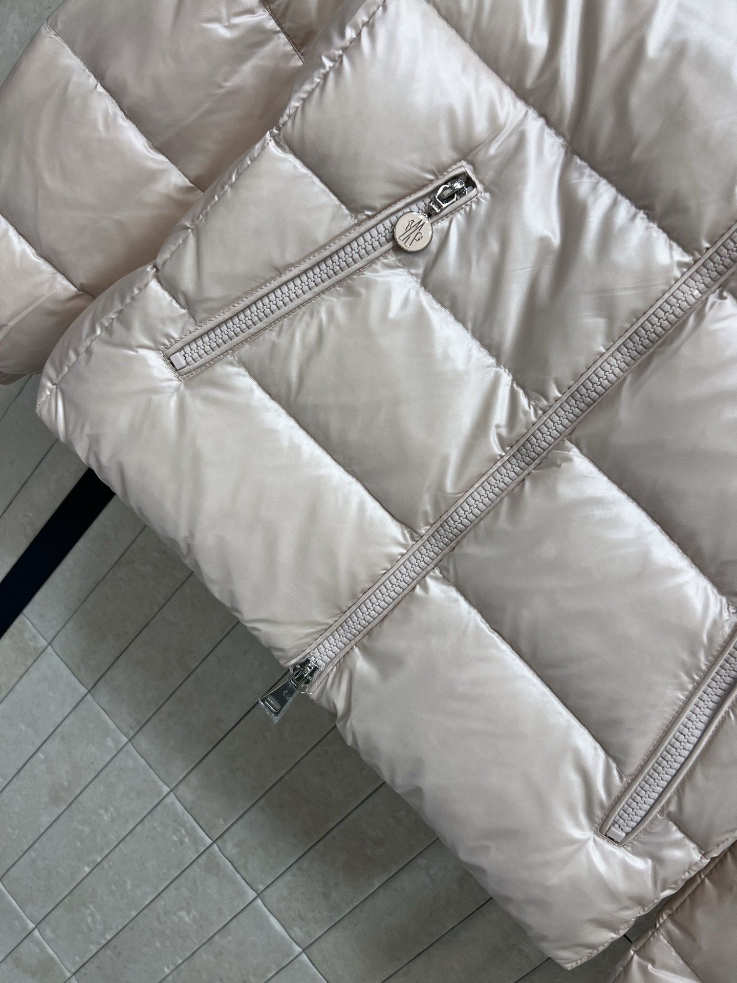 M家 25秋冬新款 连帽修身羽绒服 连帽修身收腰设计细节 轻松拿捏小蛮腰 分割身材比例 显瘦显高绝绝子 