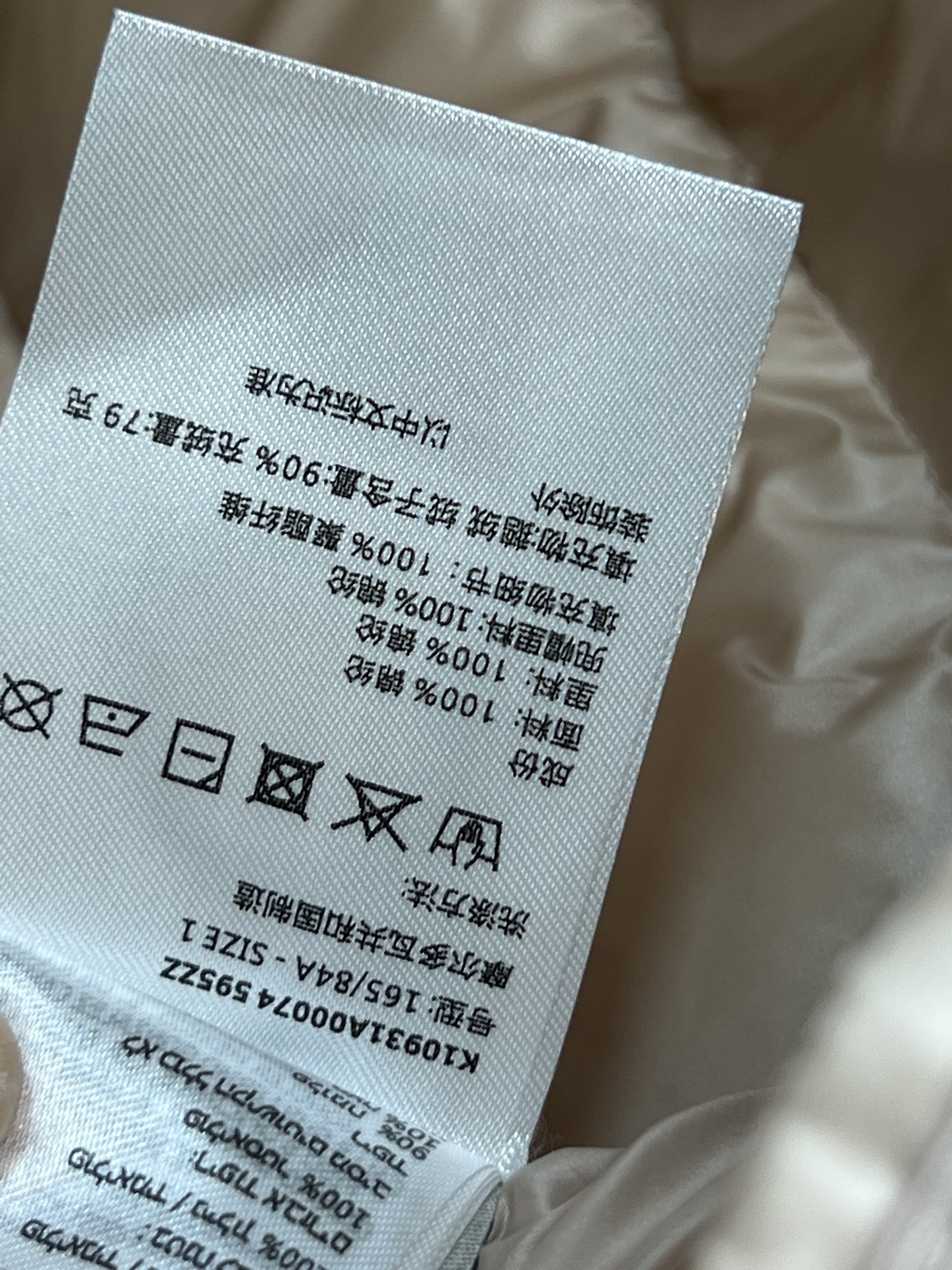 M家 25秋冬新款 连帽修身羽绒服 连帽修身收腰设计细节 轻松拿捏小蛮腰 分割身材比例 显瘦显高绝绝子 