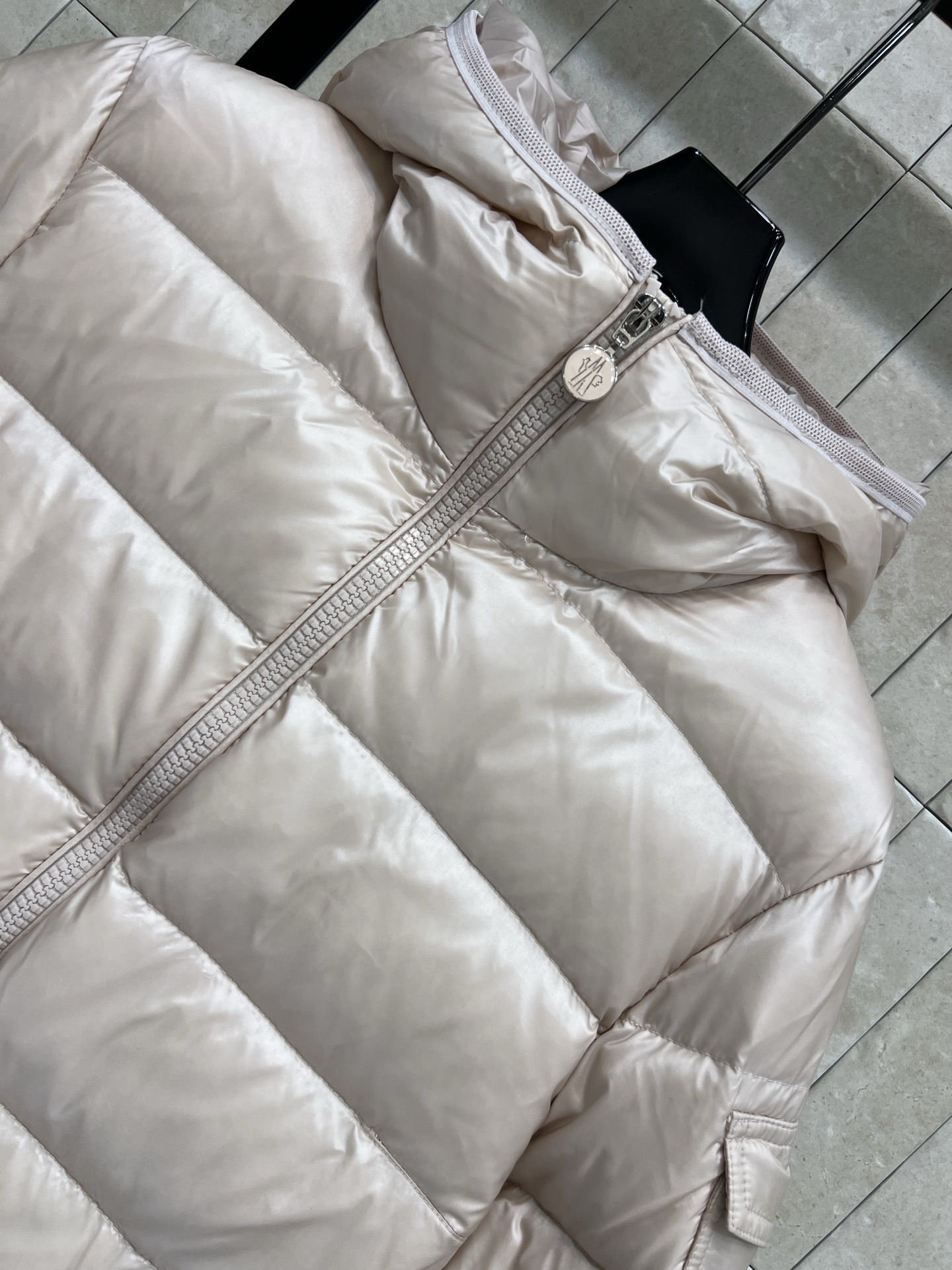 M家 25秋冬新款 连帽修身羽绒服 连帽修身收腰设计细节 轻松拿捏小蛮腰 分割身材比例 显瘦显高绝绝子 