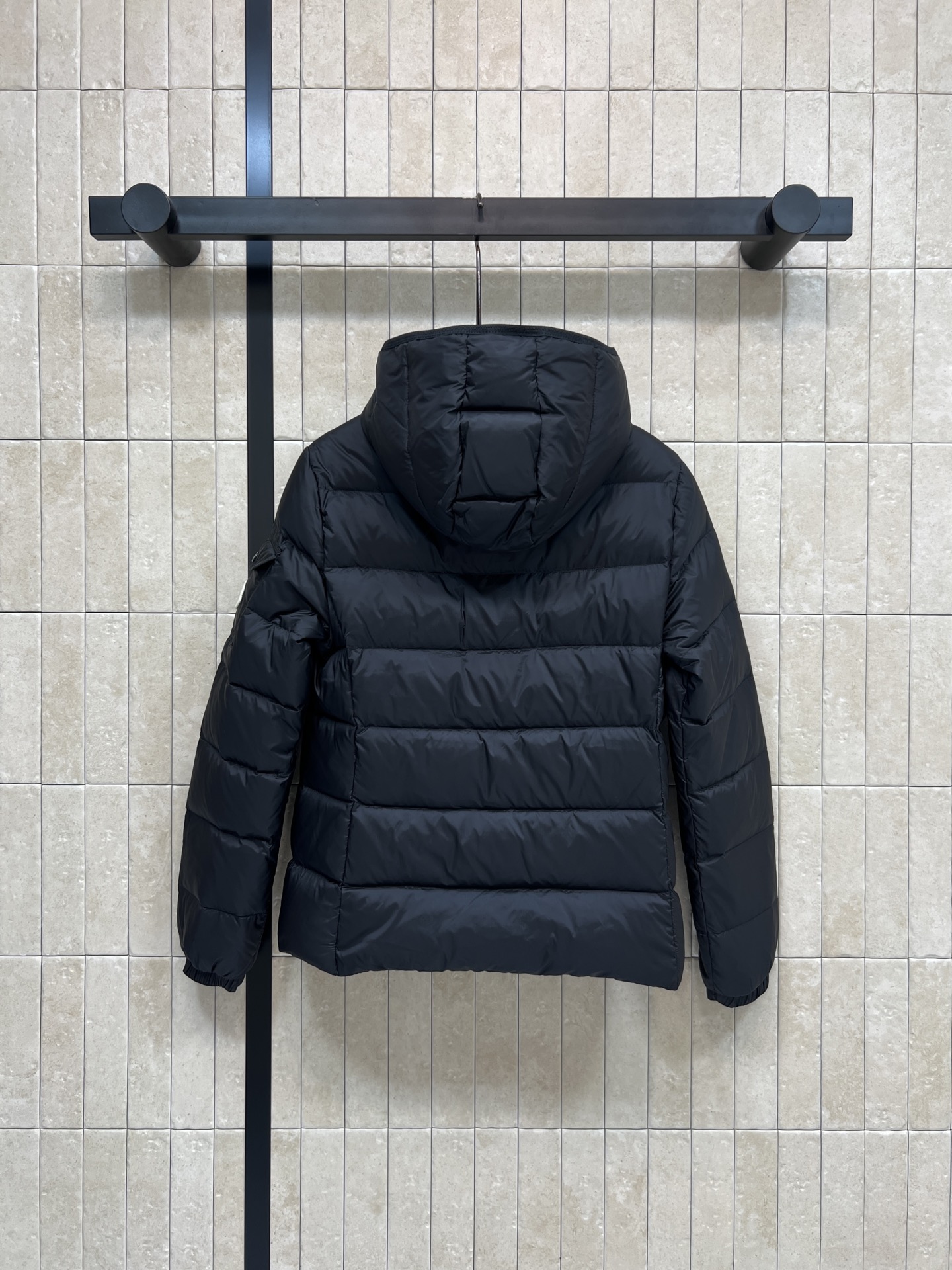 M家 25秋冬新款 连帽修身羽绒服 连帽修身收腰设计细节 轻松拿捏小蛮腰 分割身材比例 显瘦显高绝绝子 