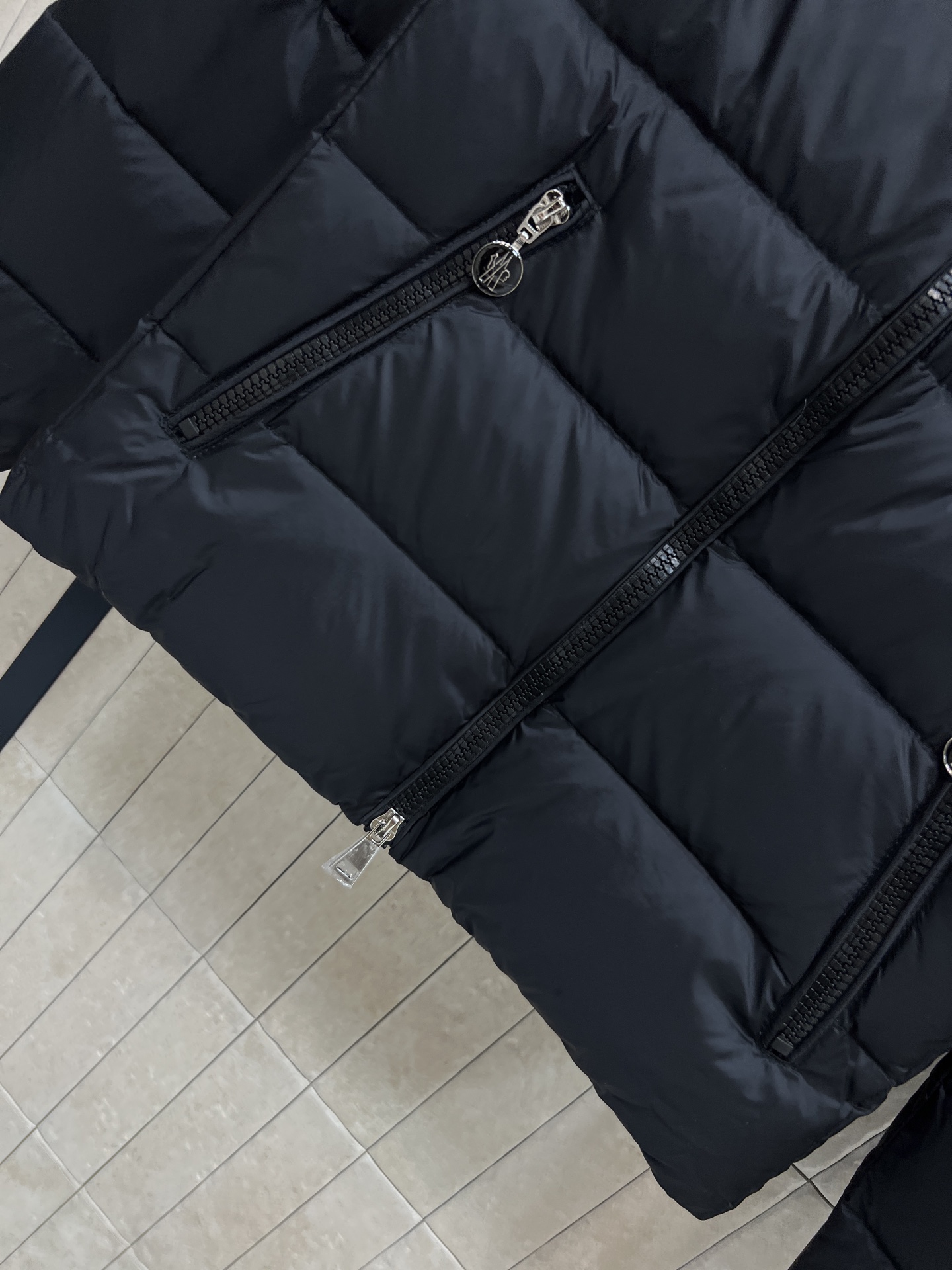 M家 25秋冬新款 连帽修身羽绒服 连帽修身收腰设计细节 轻松拿捏小蛮腰 分割身材比例 显瘦显高绝绝子 