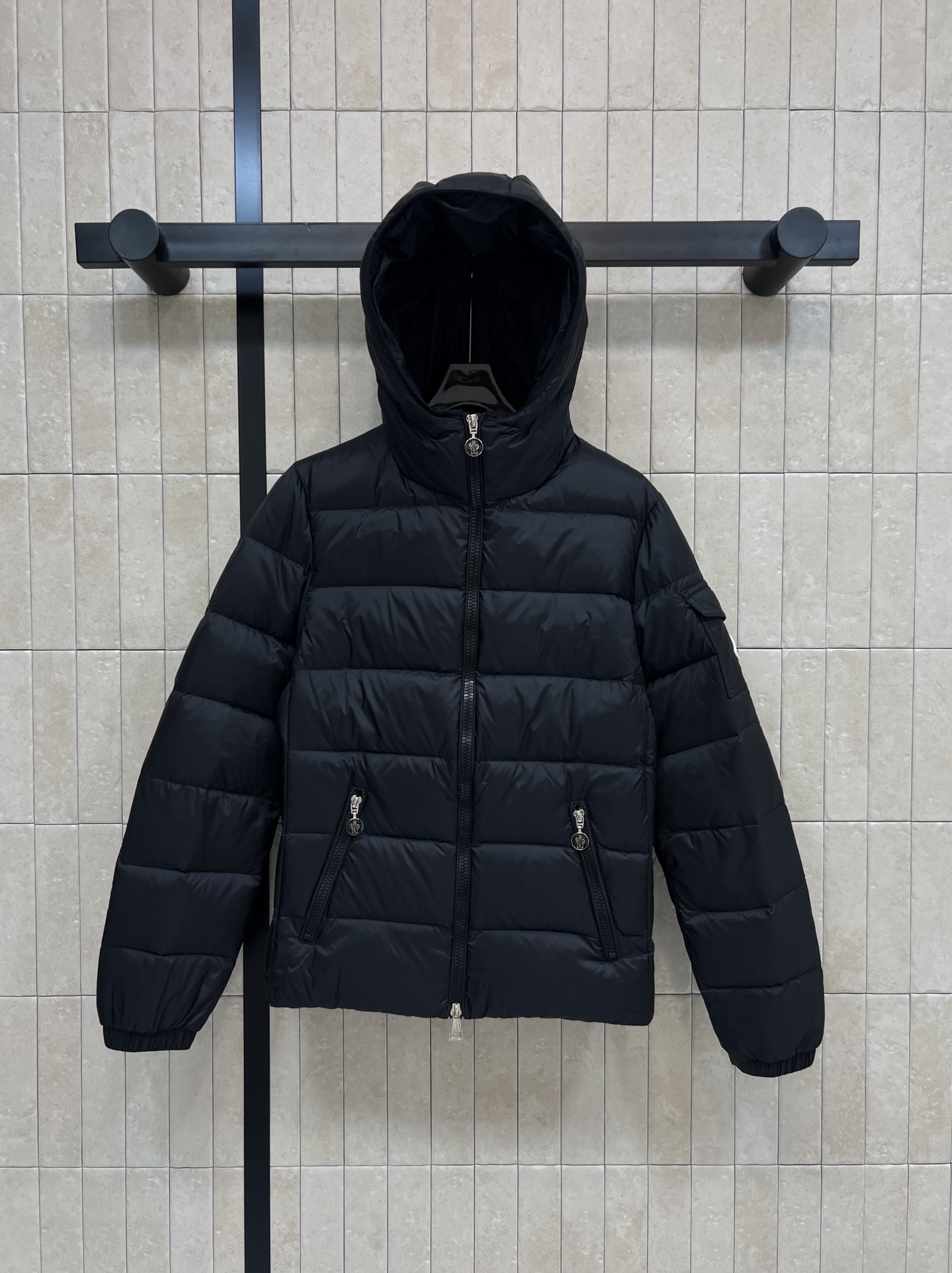 M家 25秋冬新款 连帽修身羽绒服 连帽修身收腰设计细节 轻松拿捏小蛮腰 分割身材比例 显瘦显高绝绝子 