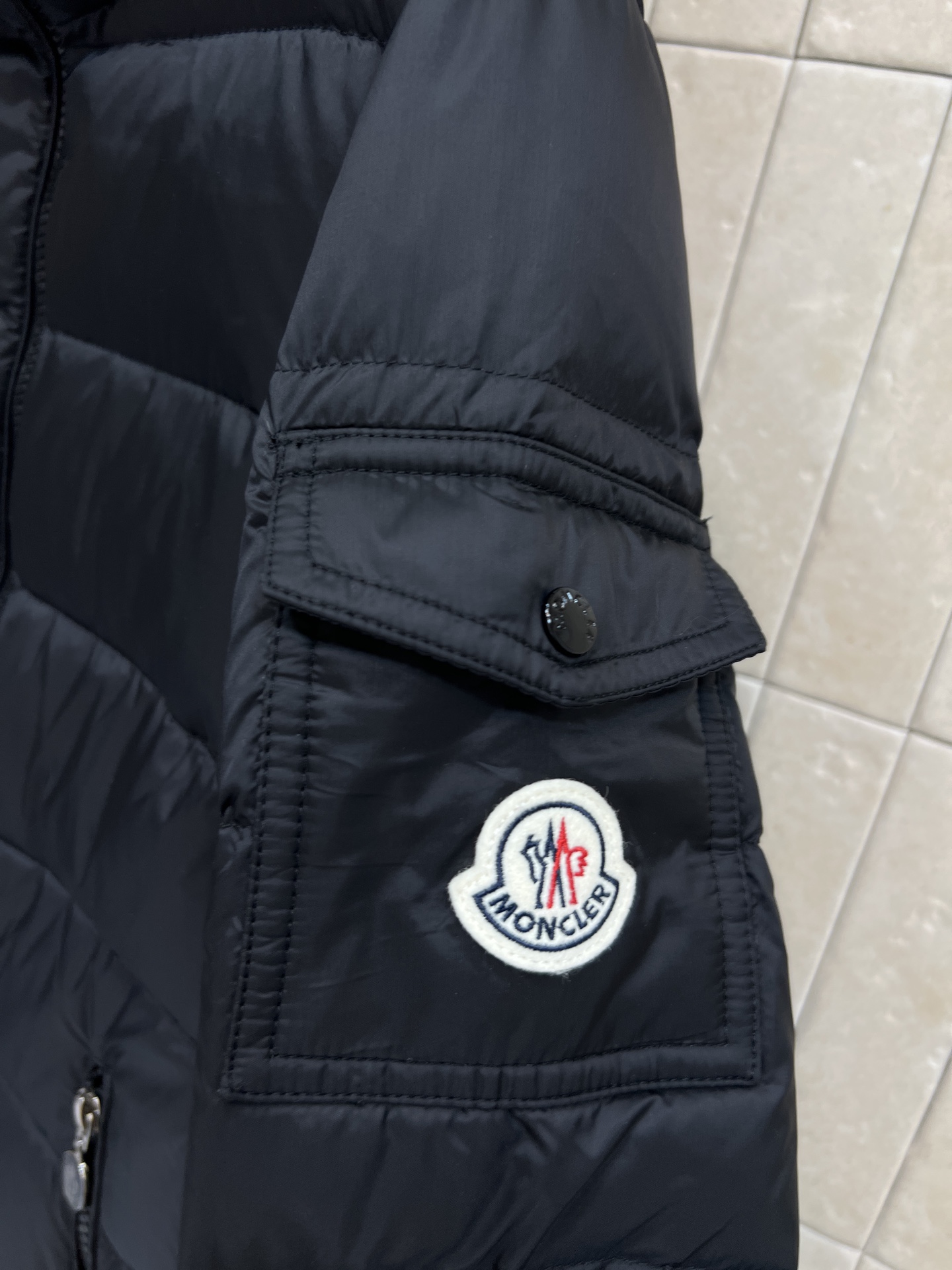 M家 25秋冬新款 连帽修身羽绒服 连帽修身收腰设计细节 轻松拿捏小蛮腰 分割身材比例 显瘦显高绝绝子 