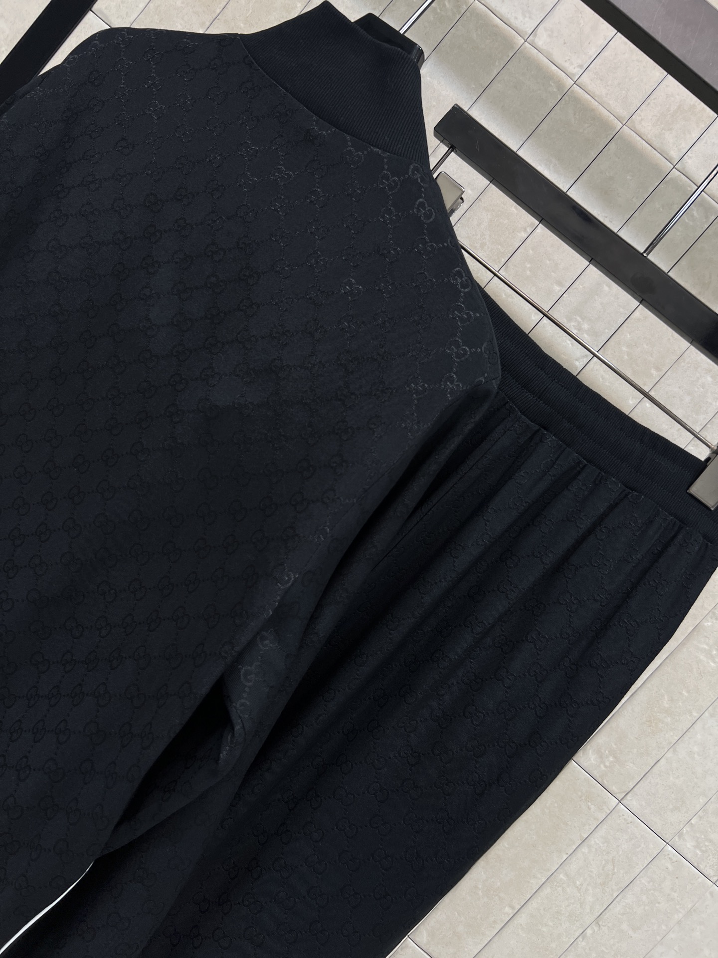 G家 26春夏新款 GG暗纹提花立领外套+高腰阔腿裤 运动风格套装酷帅有型时髦又高级 一套搭配充满青春减