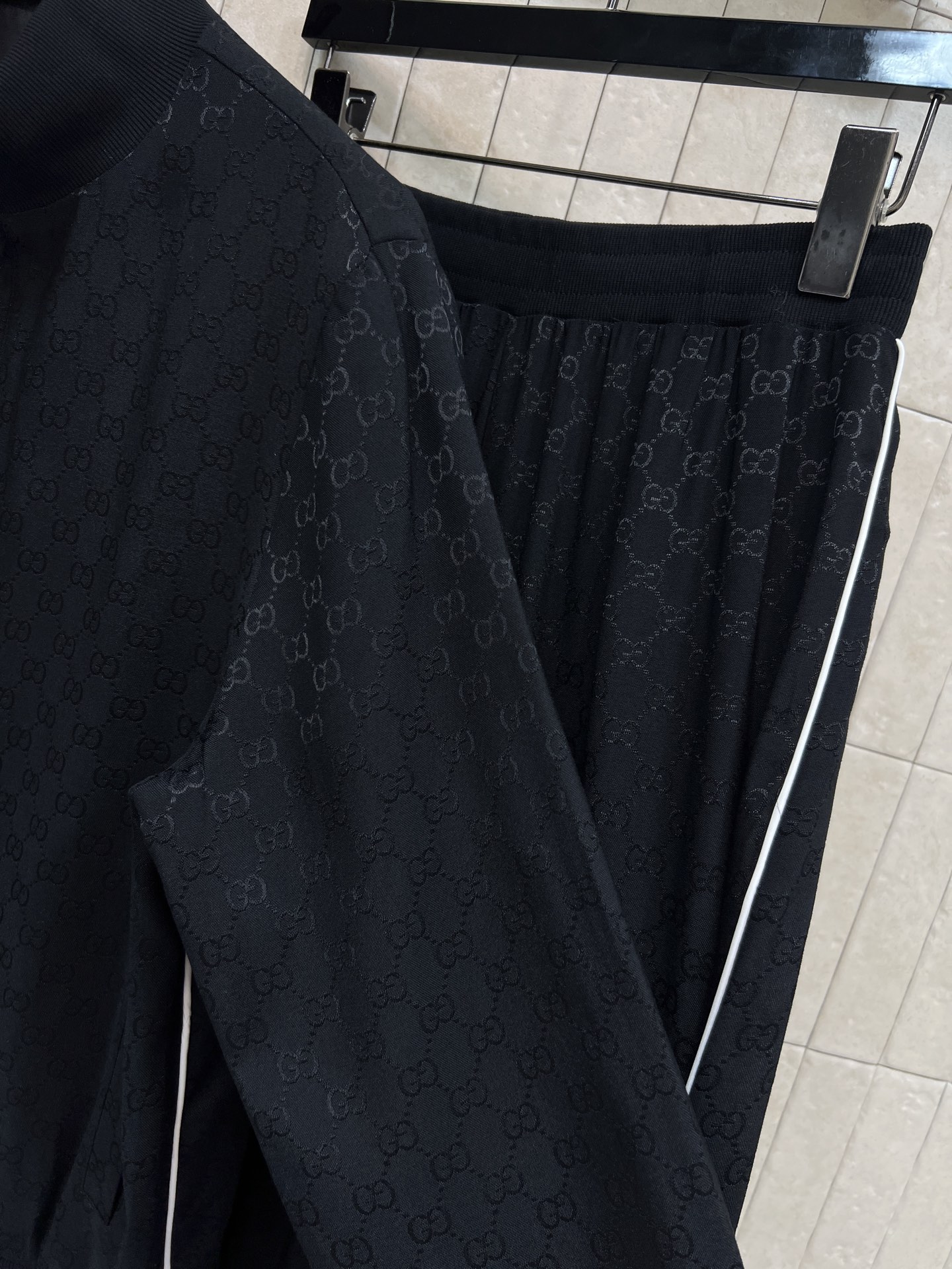 G家 26春夏新款 GG暗纹提花立领外套+高腰阔腿裤 运动风格套装酷帅有型时髦又高级 一套搭配充满青春减