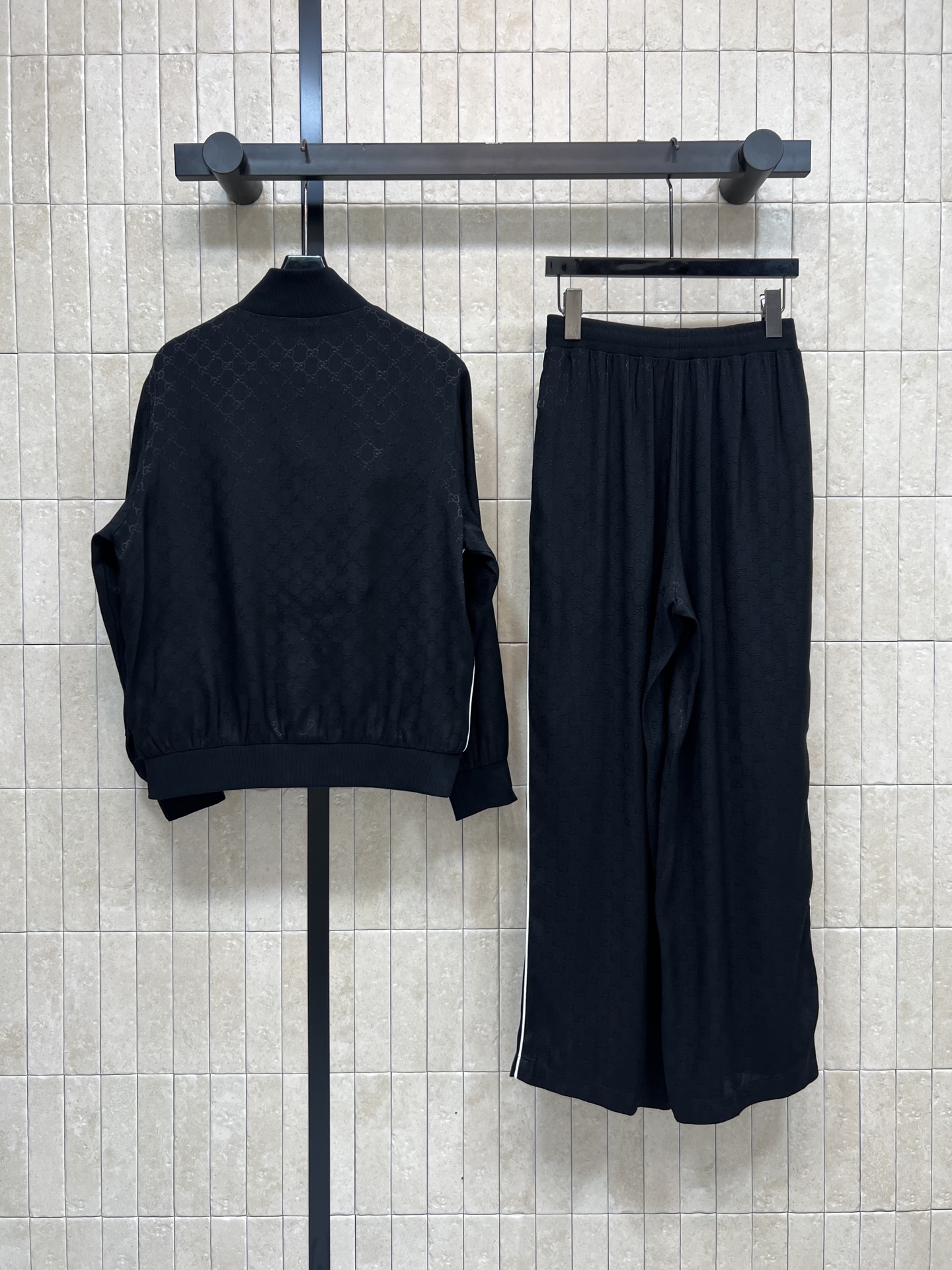 G家 26春夏新款 GG暗纹提花立领外套+高腰阔腿裤 运动风格套装酷帅有型时髦又高级 一套搭配充满青春减