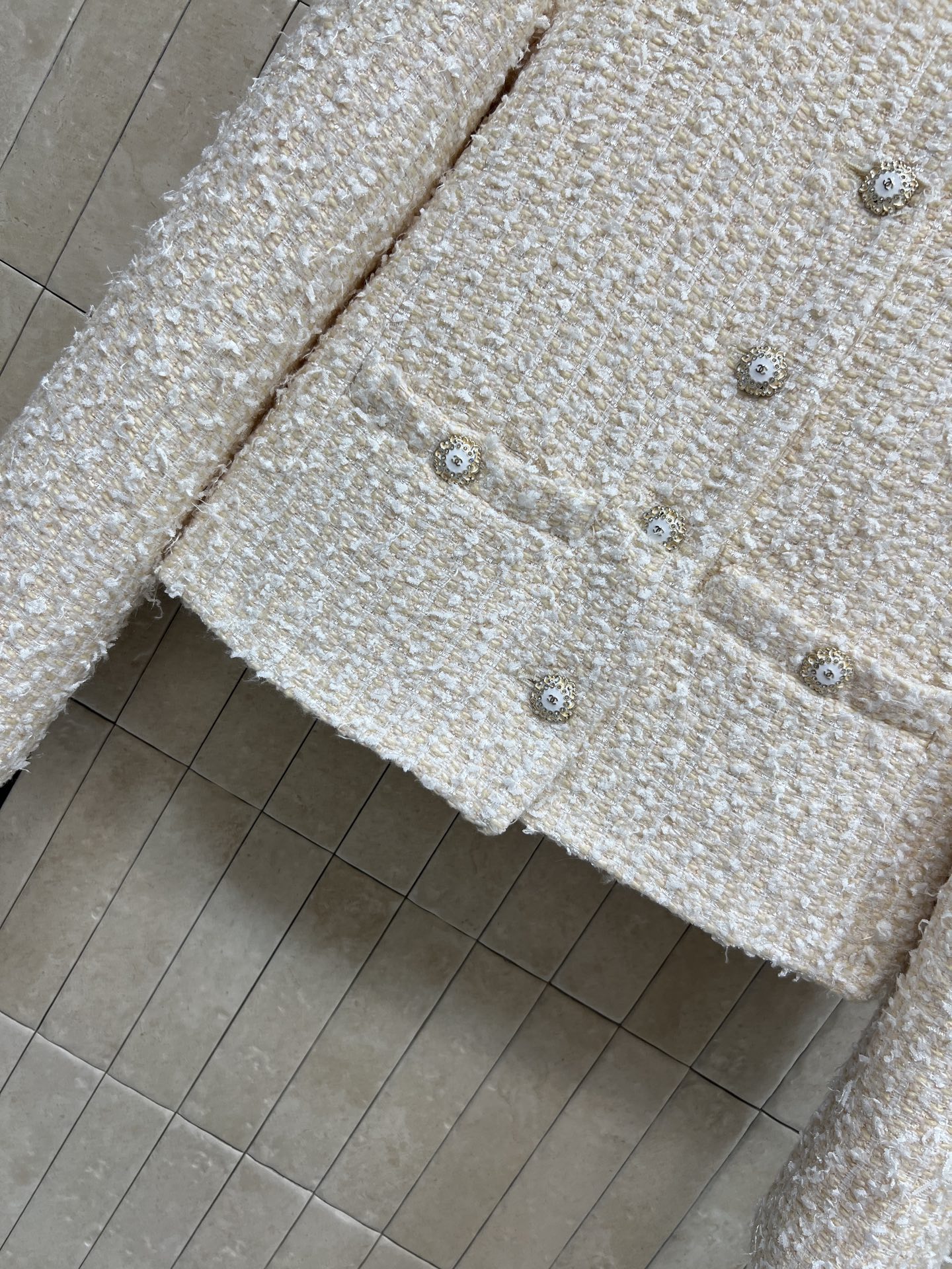 小香家 25秋冬新款 粗花呢圆领短款外套 经典圆领+短款剪裁 优雅复古气质满分 粗花呢材质细腻有质感 搭