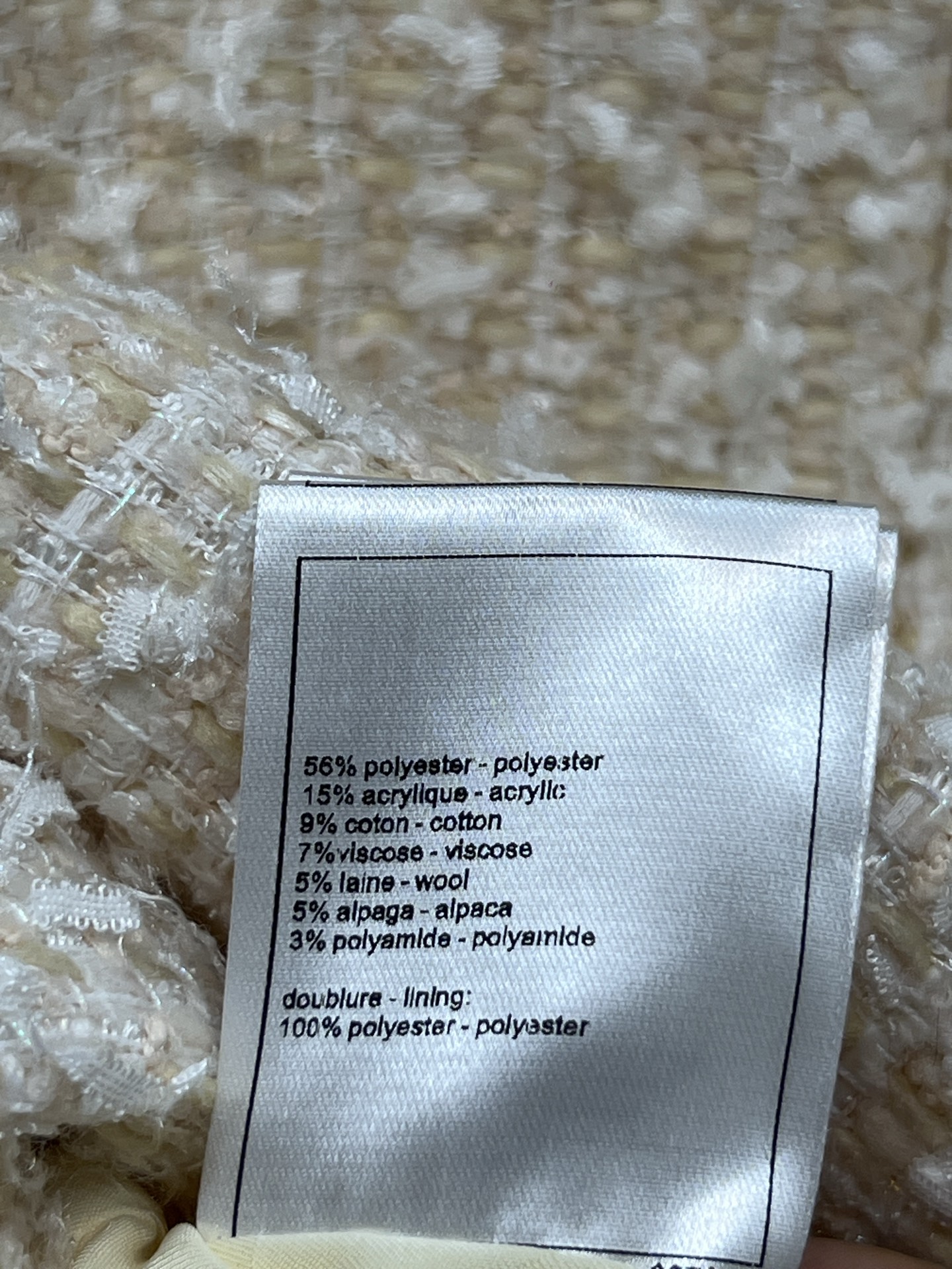 小香家 25秋冬新款 粗花呢圆领短款外套 经典圆领+短款剪裁 优雅复古气质满分 粗花呢材质细腻有质感 搭