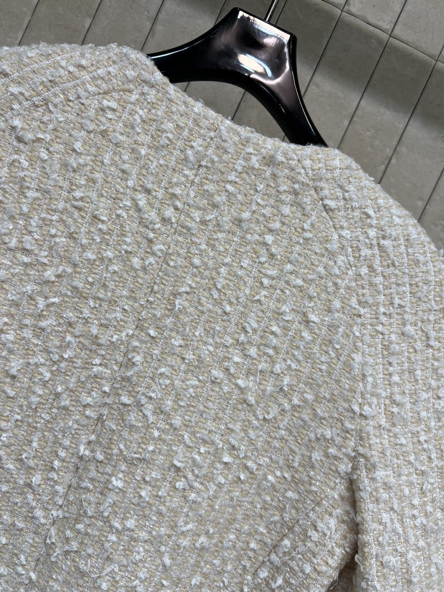 小香家 25秋冬新款 粗花呢圆领短款外套 经典圆领+短款剪裁 优雅复古气质满分 粗花呢材质细腻有质感 搭