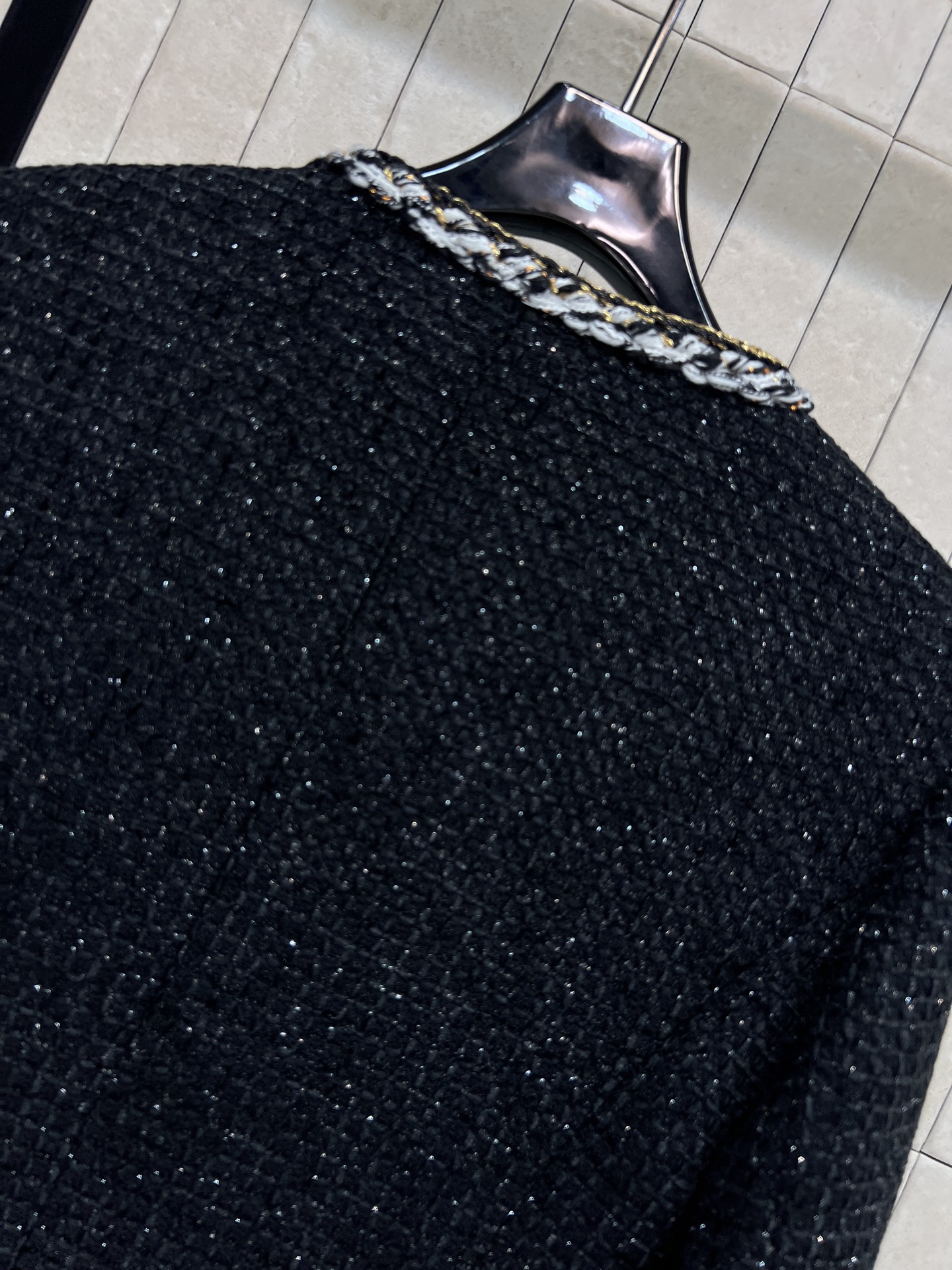 小香家 25秋冬新款 四口袋粗花呢大衣 经典圆领+黑白金线编织滚边 细节超精致金属纽扣装饰 正肩版型 适