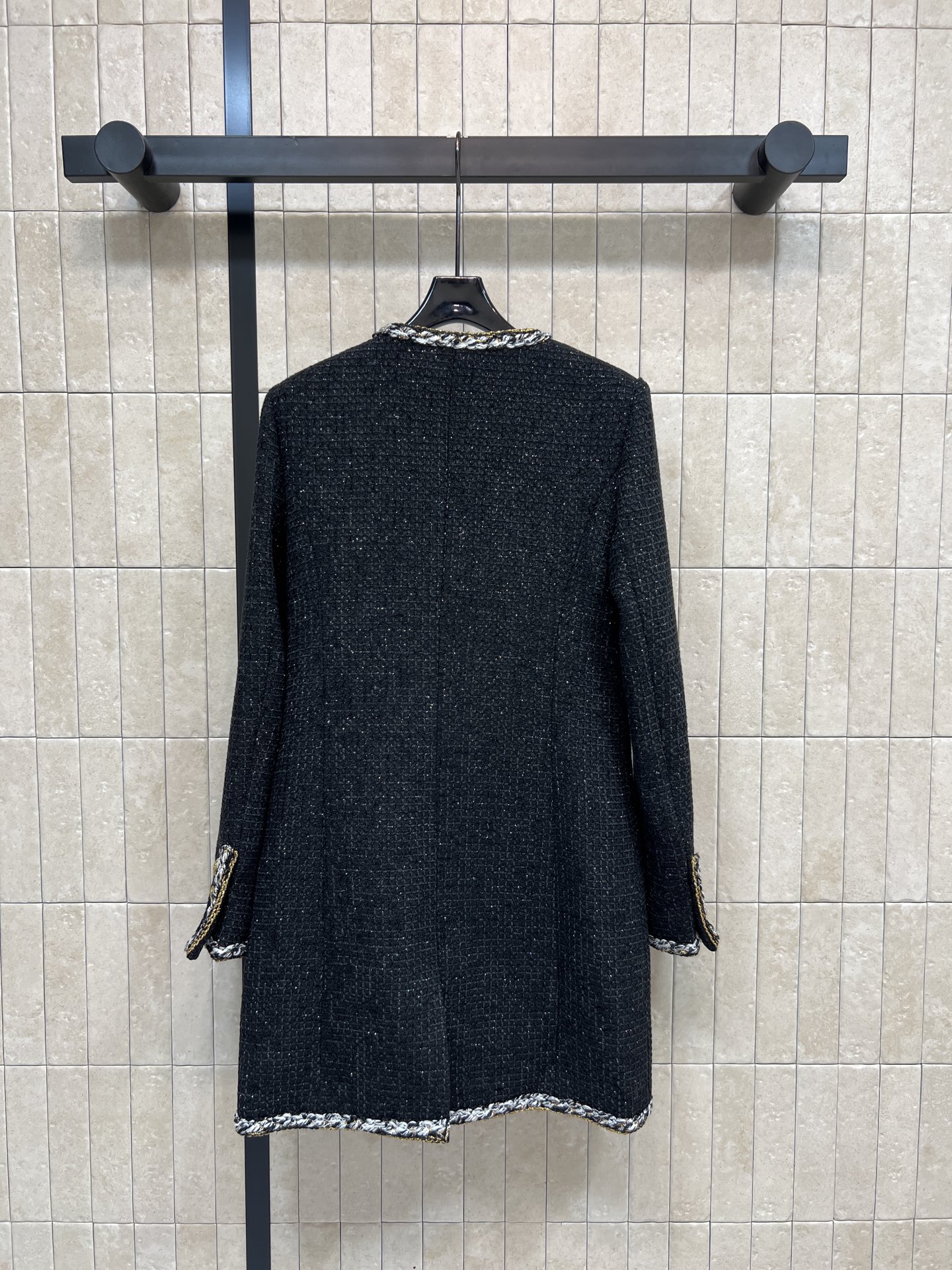 小香家 25秋冬新款 四口袋粗花呢大衣 经典圆领+黑白金线编织滚边 细节超精致金属纽扣装饰 正肩版型 适