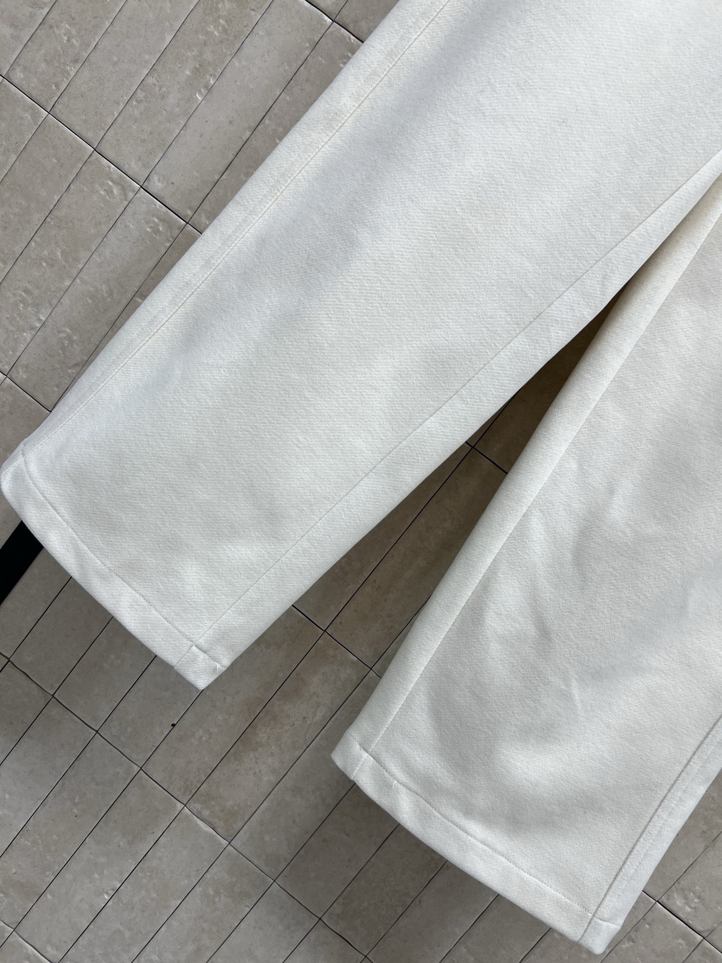 25秋冬新款 高腰抽绳拼接休闲裤 松紧腰拼接丝绒抽绳设计 阔腿休闲裤型 上身随性又百搭显瘦 秋冬搭配大衣