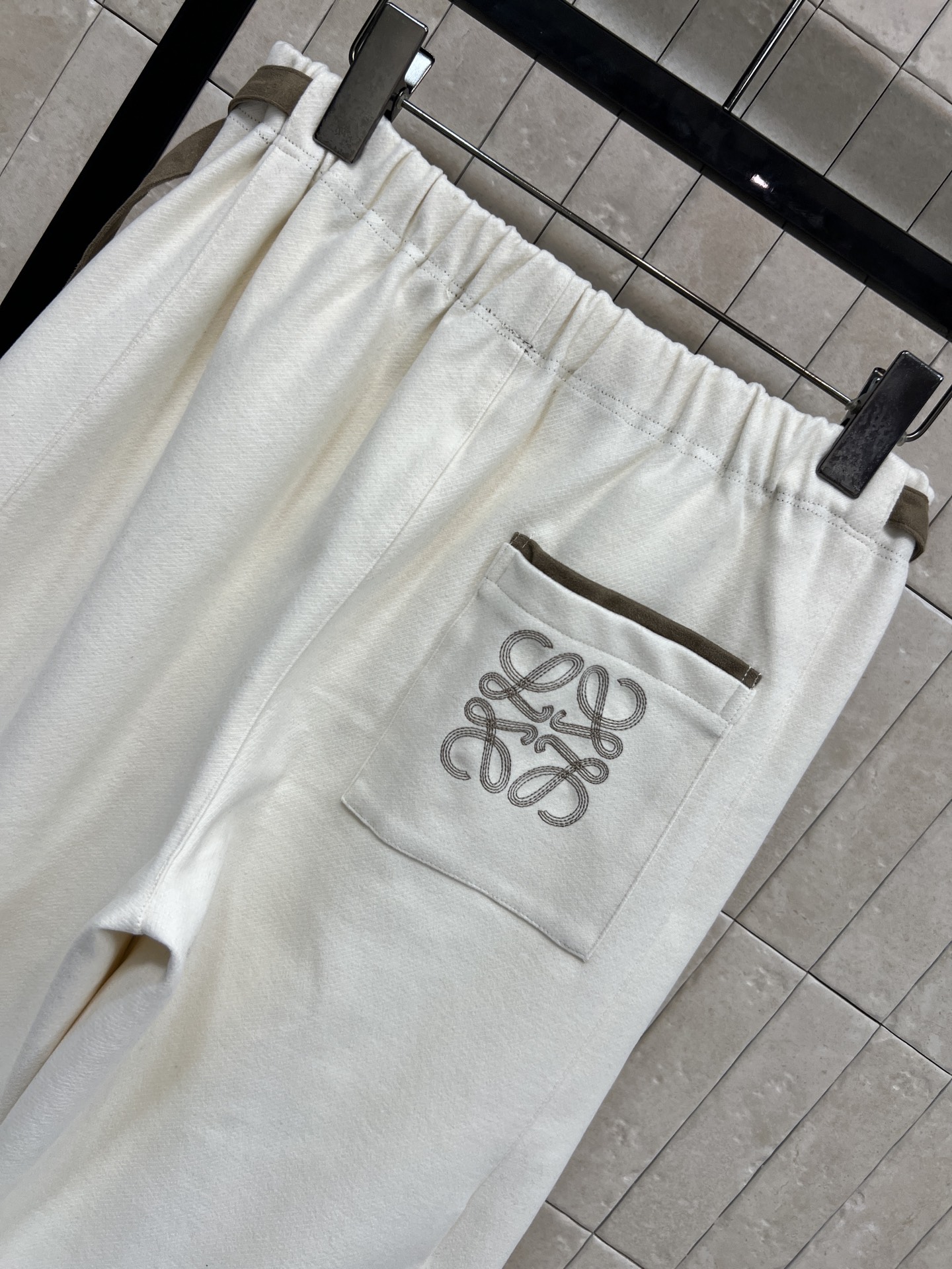 25秋冬新款 高腰抽绳拼接休闲裤 松紧腰拼接丝绒抽绳设计 阔腿休闲裤型 上身随性又百搭显瘦 秋冬搭配大衣