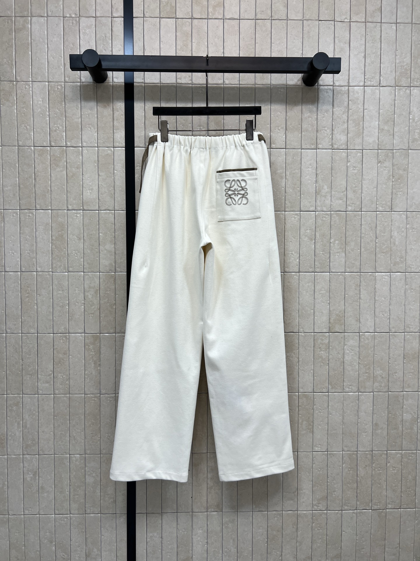 25秋冬新款 高腰抽绳拼接休闲裤 松紧腰拼接丝绒抽绳设计 阔腿休闲裤型 上身随性又百搭显瘦 秋冬搭配大衣