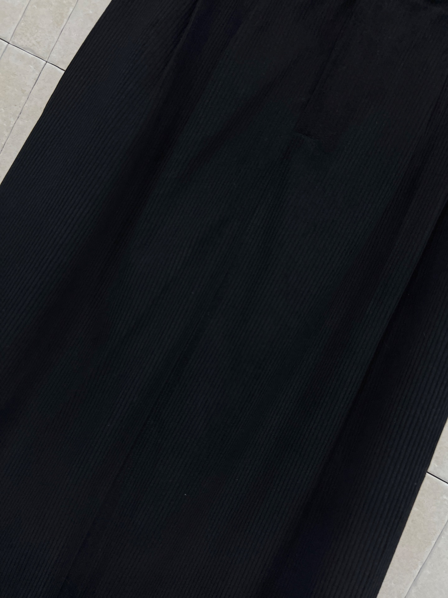 PD家 25秋冬新款 三角标灯芯绒半身裙 高腰直筒半身裙 一秒显出大长腿 后面口袋经典三角标装饰 灯芯绒