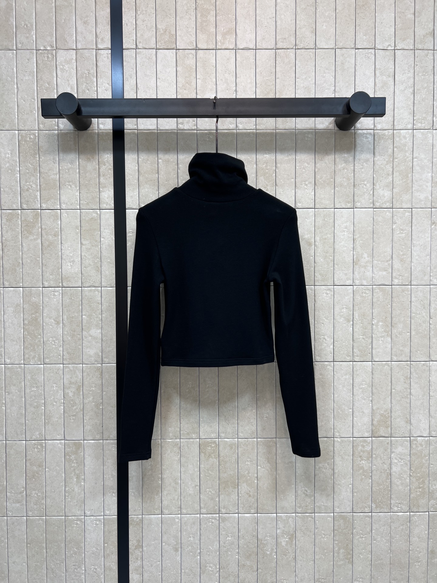 MIU家 25秋冬新款 高领短款打底衫 短款版型上身轻松分割身材比例显瘦显高简直绝了 修身版型轻松穿出辣