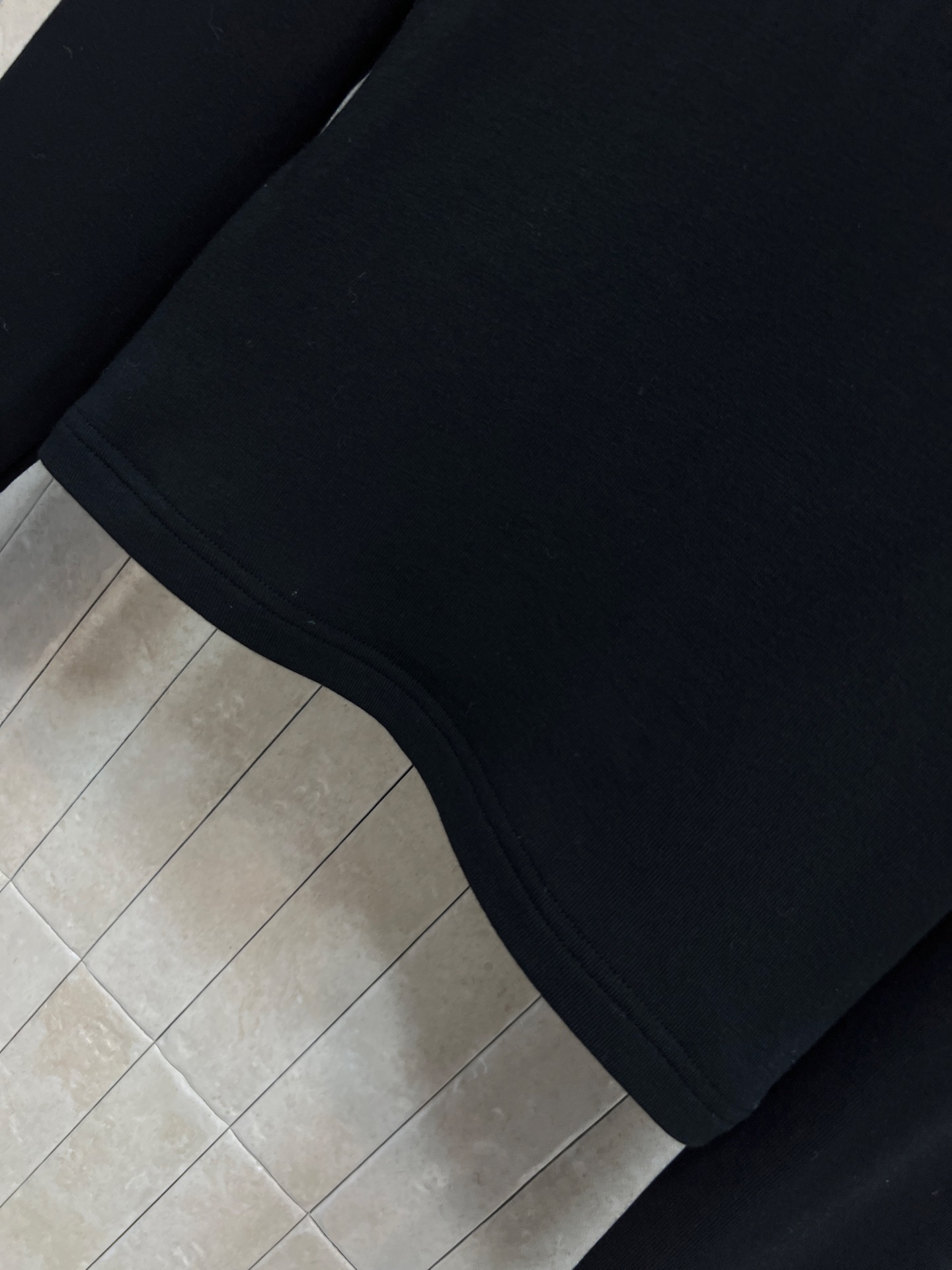 MIU家 25秋冬新款 高领短款打底衫 短款版型上身轻松分割身材比例显瘦显高简直绝了 修身版型轻松穿出辣