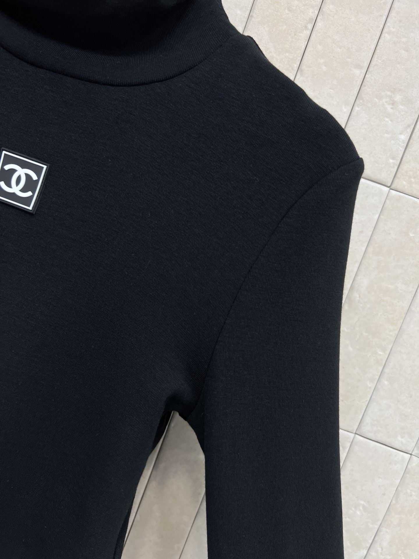 小香家 25秋冬新款 高领短款打底衫 短款版型上身轻松分割身材比例显瘦显高简直绝了 修身版型轻松穿出辣妹