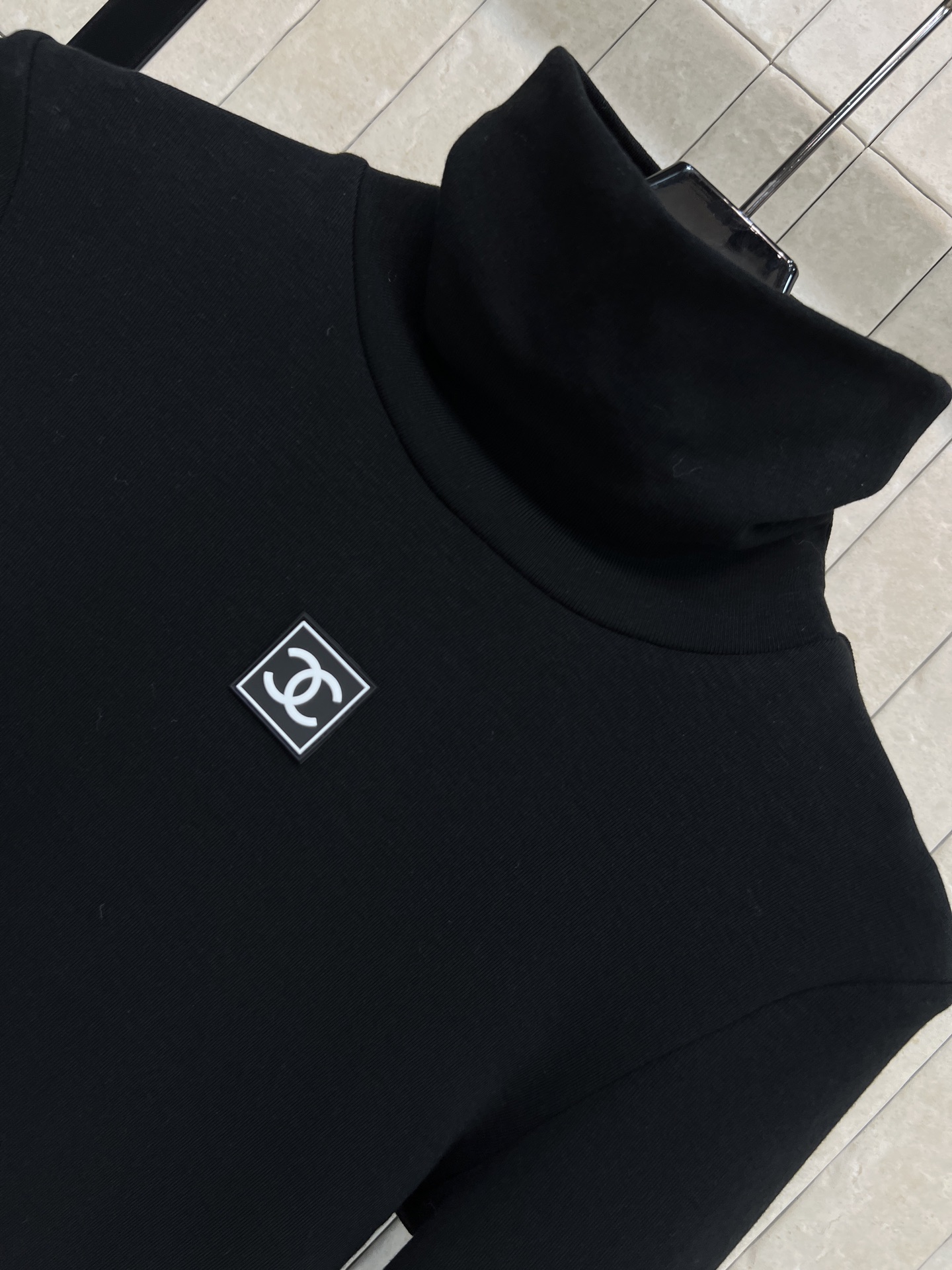 小香家 25秋冬新款 高领短款打底衫 短款版型上身轻松分割身材比例显瘦显高简直绝了 修身版型轻松穿出辣妹