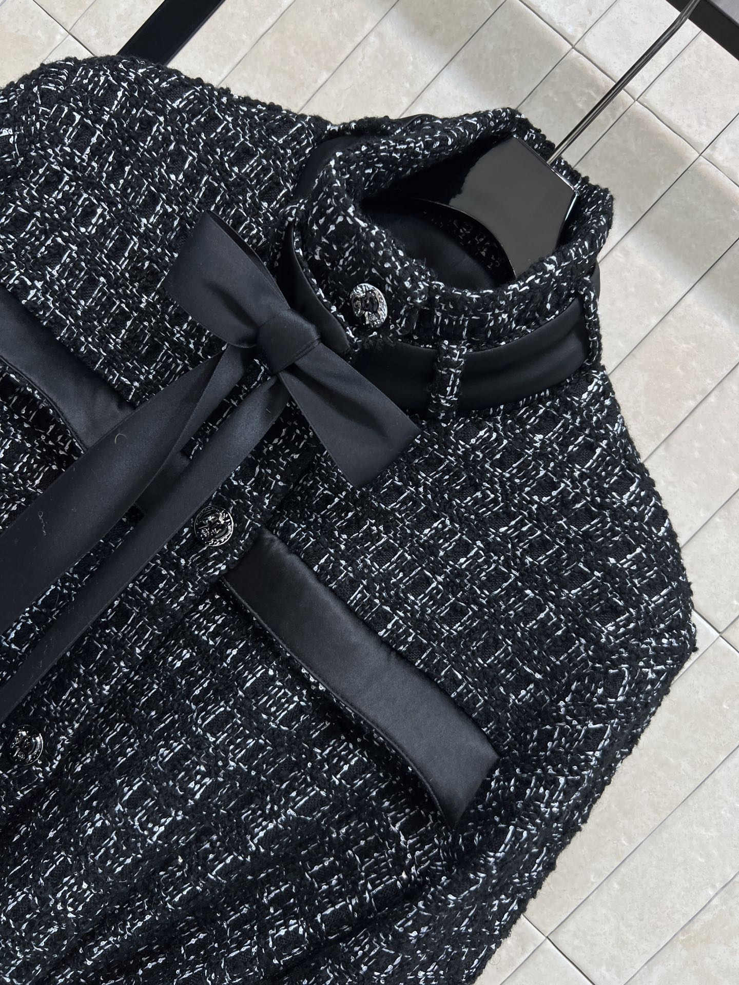 小香家 25秋冬新款 蝴蝶结🎀立领粗花呢收腰外套 雪花紋肌理感面料➕经典小香风设计 优雅又高级产 蝴蝶结