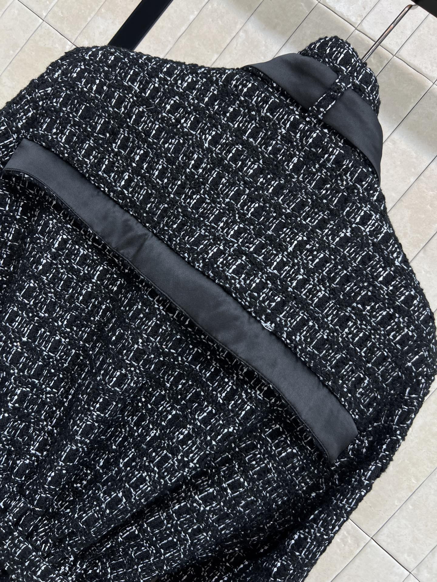 小香家 25秋冬新款 蝴蝶结🎀立领粗花呢收腰外套 雪花紋肌理感面料➕经典小香风设计 优雅又高级产 蝴蝶结