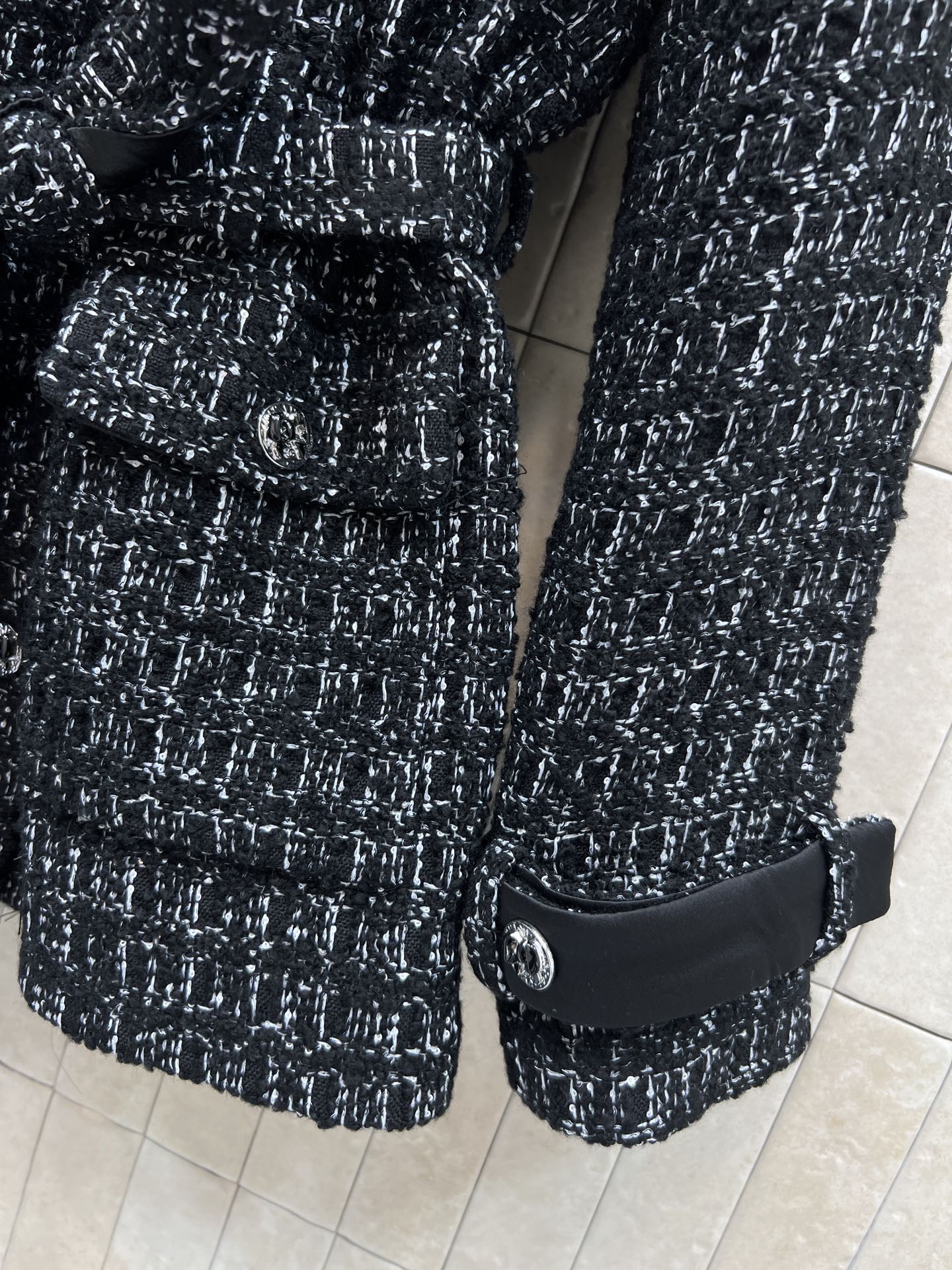 小香家 25秋冬新款 蝴蝶结🎀立领粗花呢收腰外套 雪花紋肌理感面料➕经典小香风设计 优雅又高级产 蝴蝶结