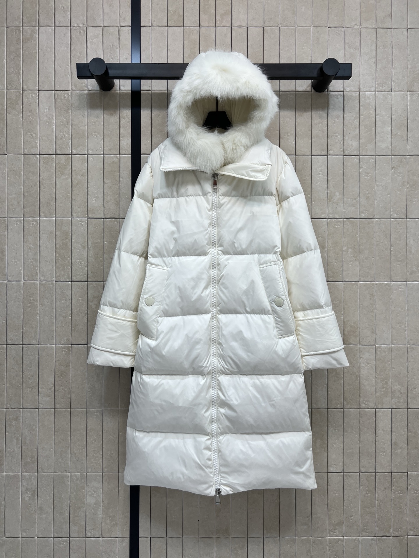 M家 25秋冬新款 毛领连帽立领长款羽绒服 可拆卸连帽内胆设计+狐狸毛领 奢华感满满！国标90绒填充 轻