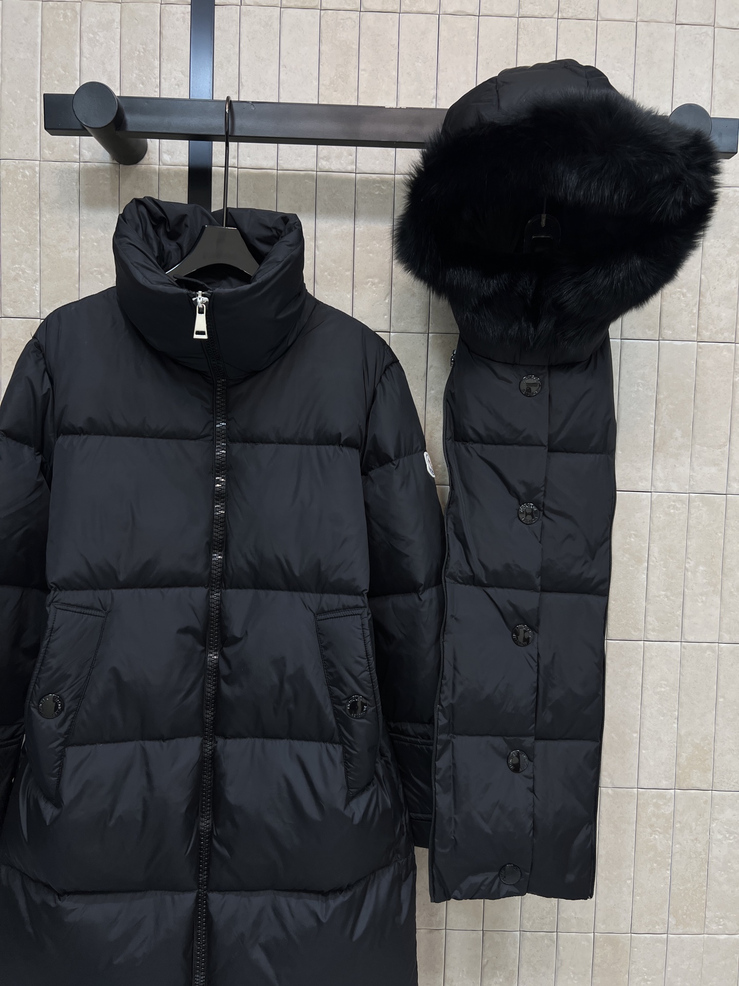 M家 25秋冬新款 毛领连帽立领长款羽绒服 可拆卸连帽内胆设计+狐狸毛领 奢华感满满！国标90绒填充 轻