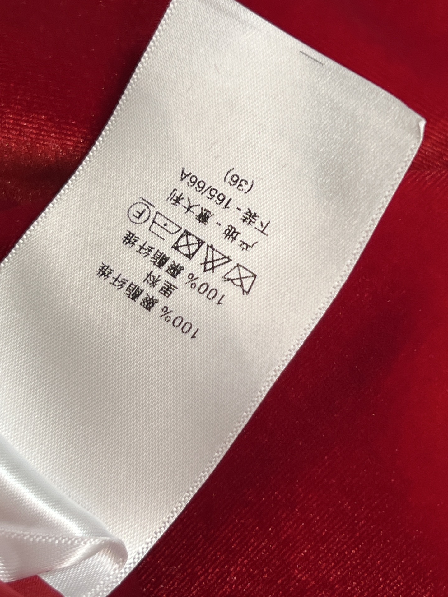 25秋冬新款 酒红色丝绒半身裙 高腰中长款设计 秋冬通勤必备！定制丝绒面料自带光泽感 超级显高级 上身就