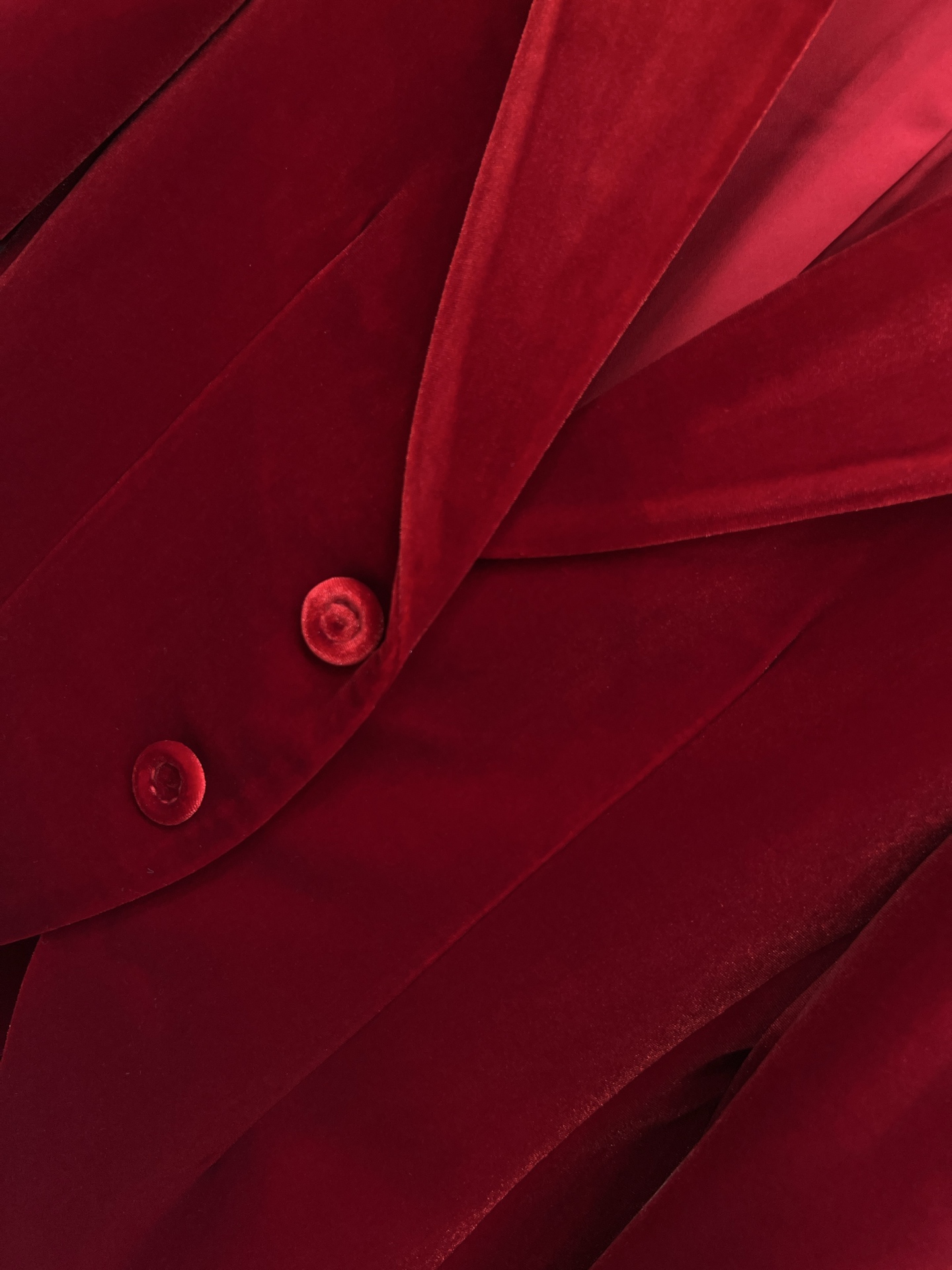 25秋冬新款 两粒扣丝绒西装燕尾服 定制丝绒面料自带光泽感 超级显高级 上身就是满满的气场和时髦感 廓形