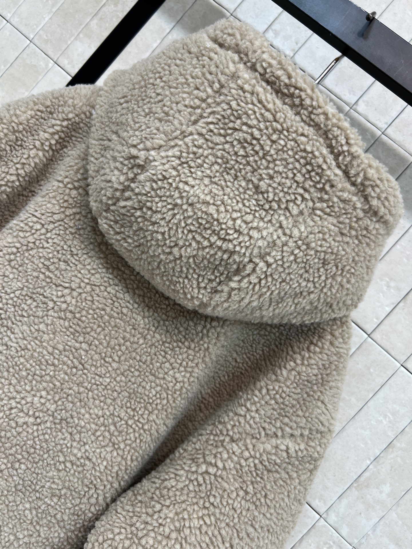 MIU 家 25秋冬新款 羊羔毛连帽羽绒服 外层羊羔毛+内里国标90白鹅绒填充 保暖力满分！灵活百搭 男