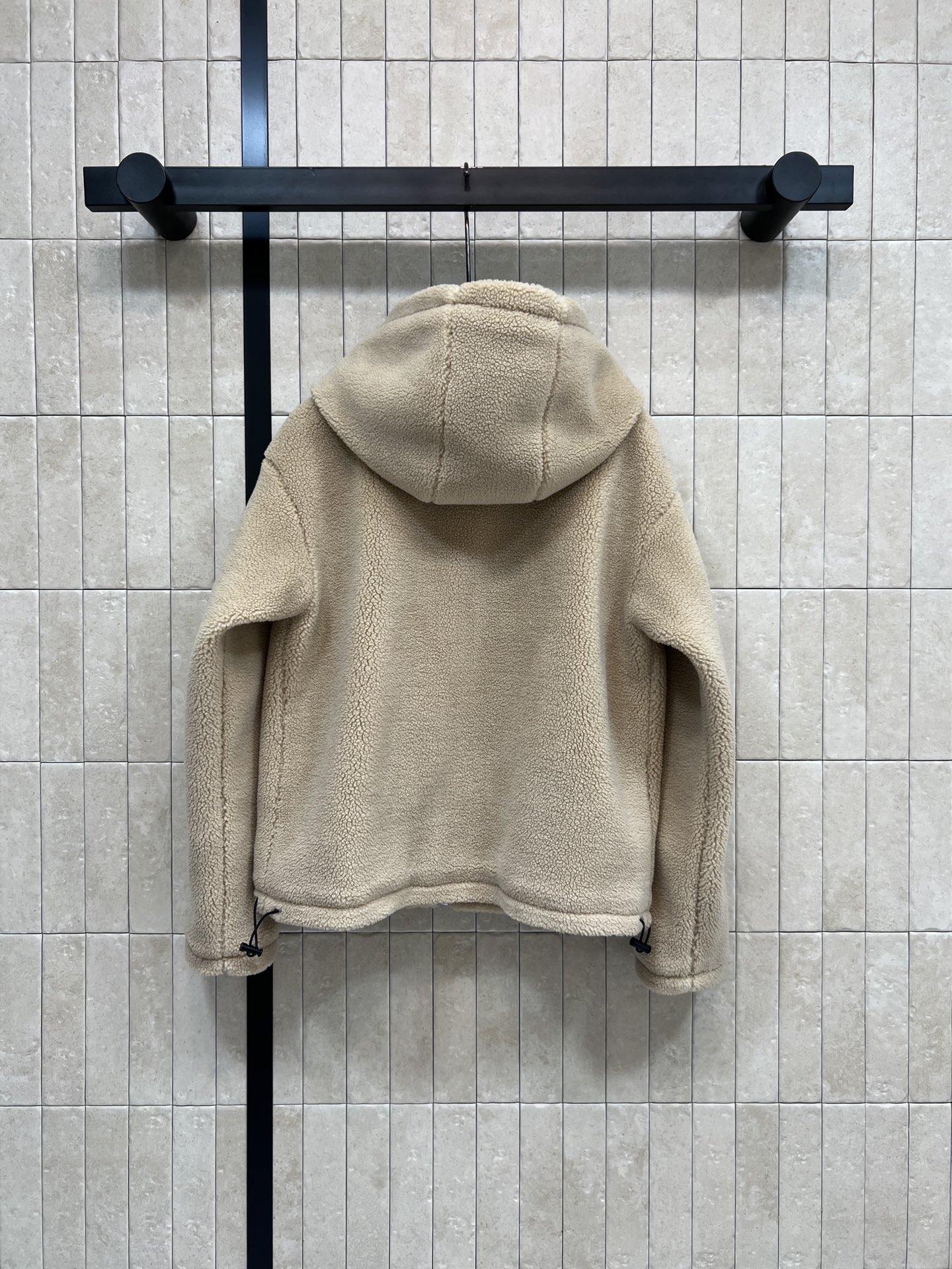 LW家 25秋冬新款 泰迪羊羔毛连帽外套 秋冬必备 太萌了小慵懒范儿 超级减龄 连帽宽松版型 胸前字母皮