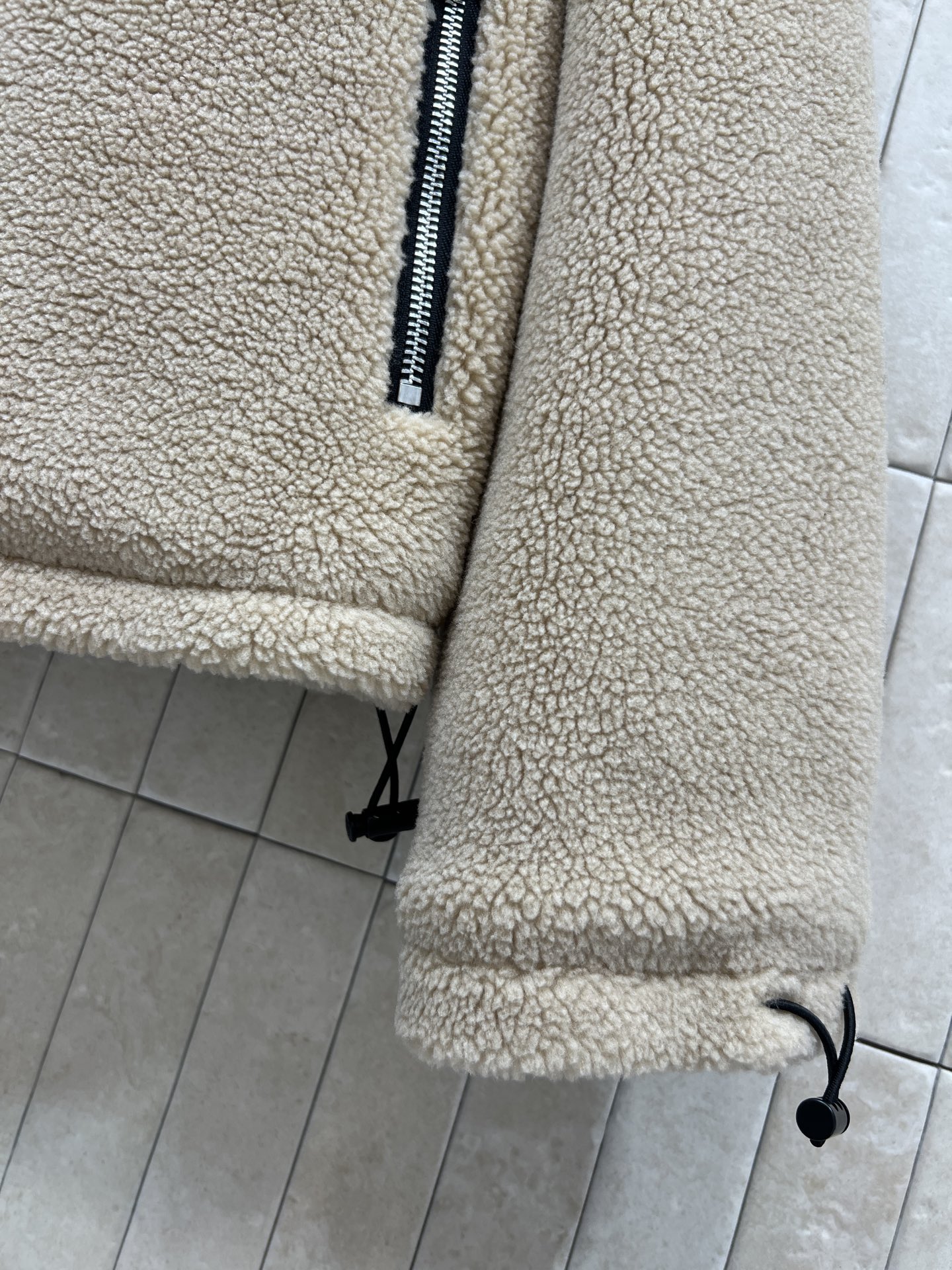 LW家 25秋冬新款 泰迪羊羔毛连帽外套 秋冬必备 太萌了小慵懒范儿 超级减龄 连帽宽松版型 胸前字母皮