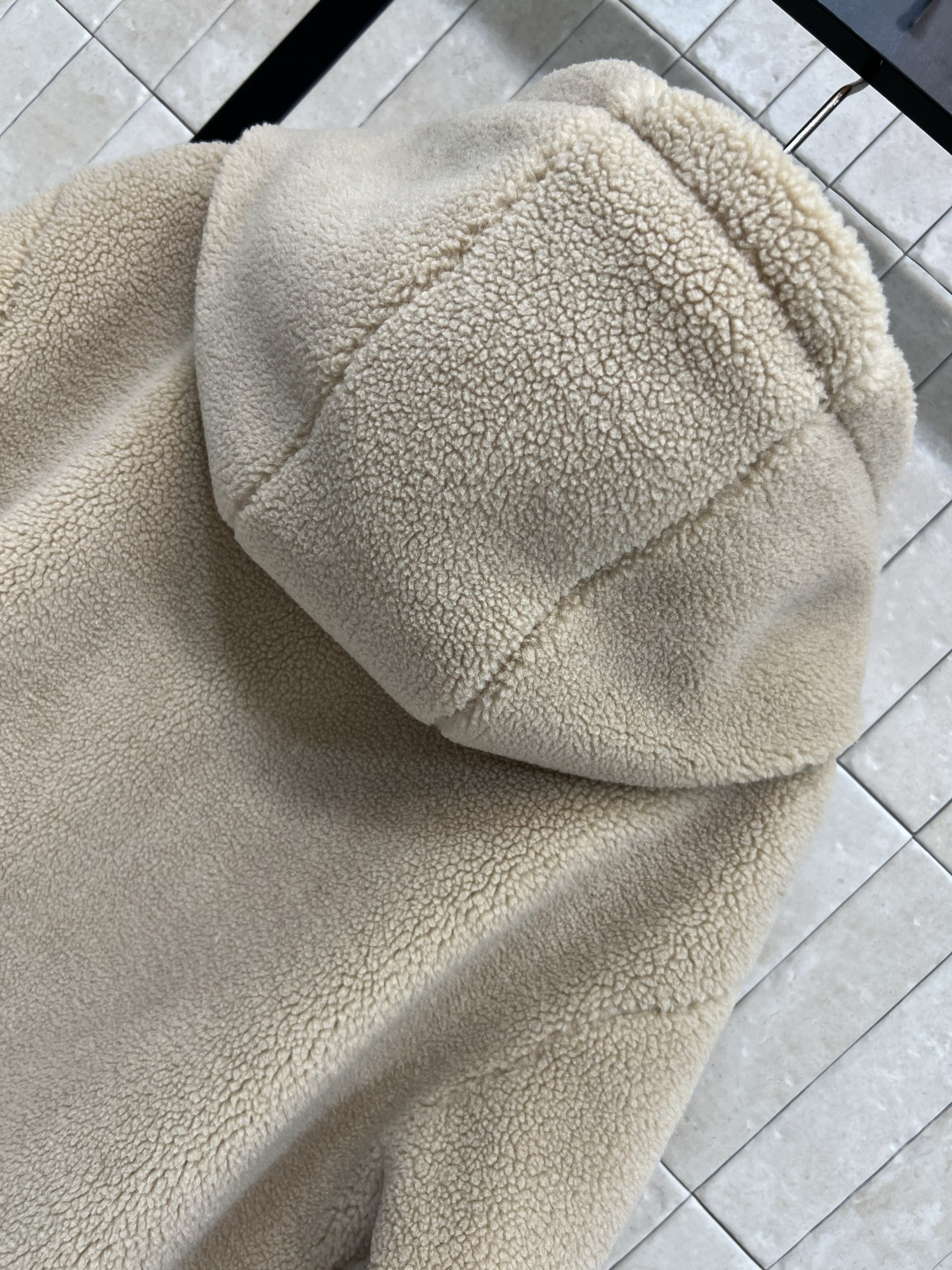 LW家 25秋冬新款 泰迪羊羔毛连帽外套 秋冬必备 太萌了小慵懒范儿 超级减龄 连帽宽松版型 胸前字母皮