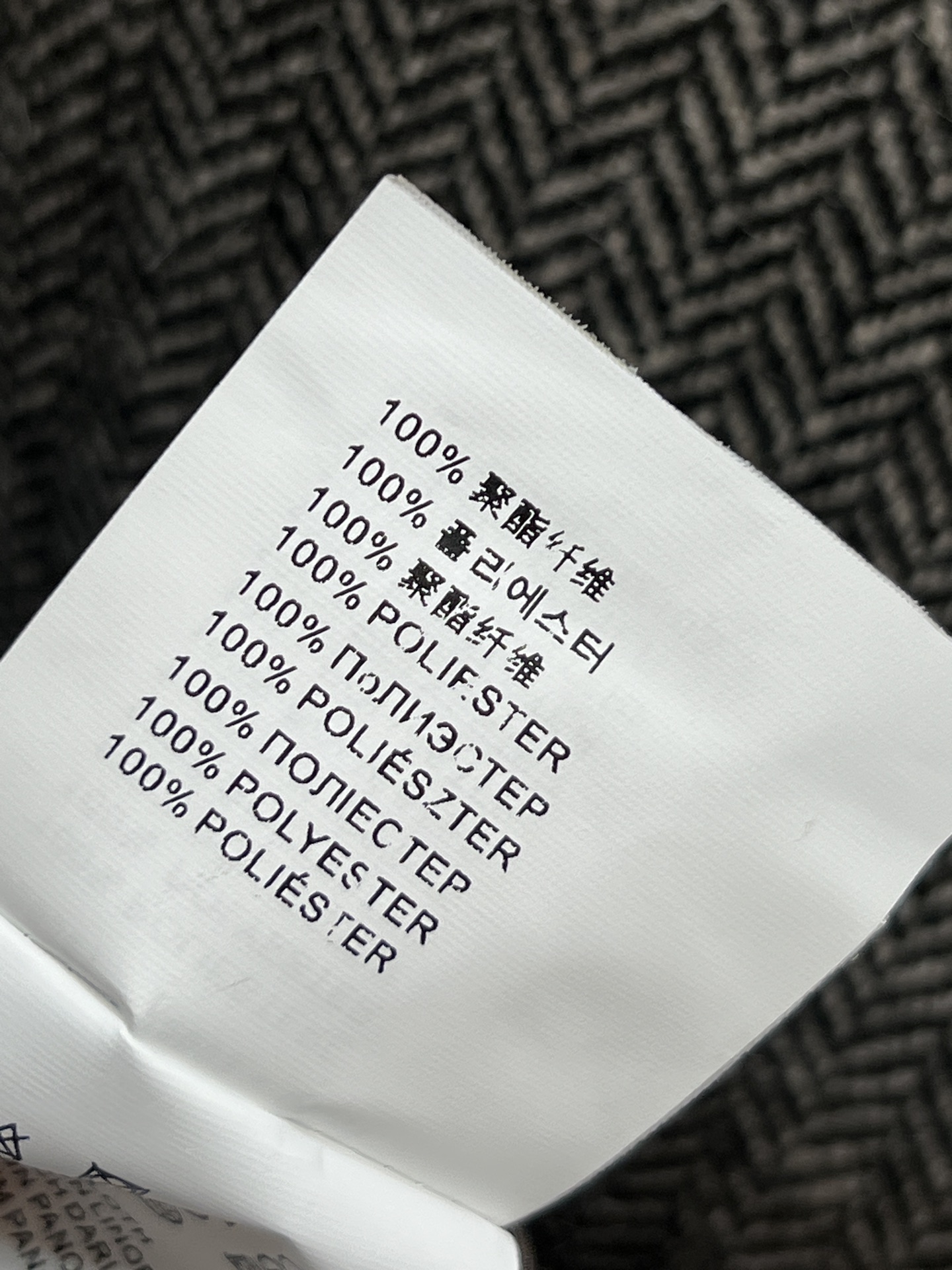 PD家 25秋冬新款 灰色人字纹毛呢西装外套 高级中性灰色调 皮革拼接翻驳领设计让整体更优雅全 版型挺括