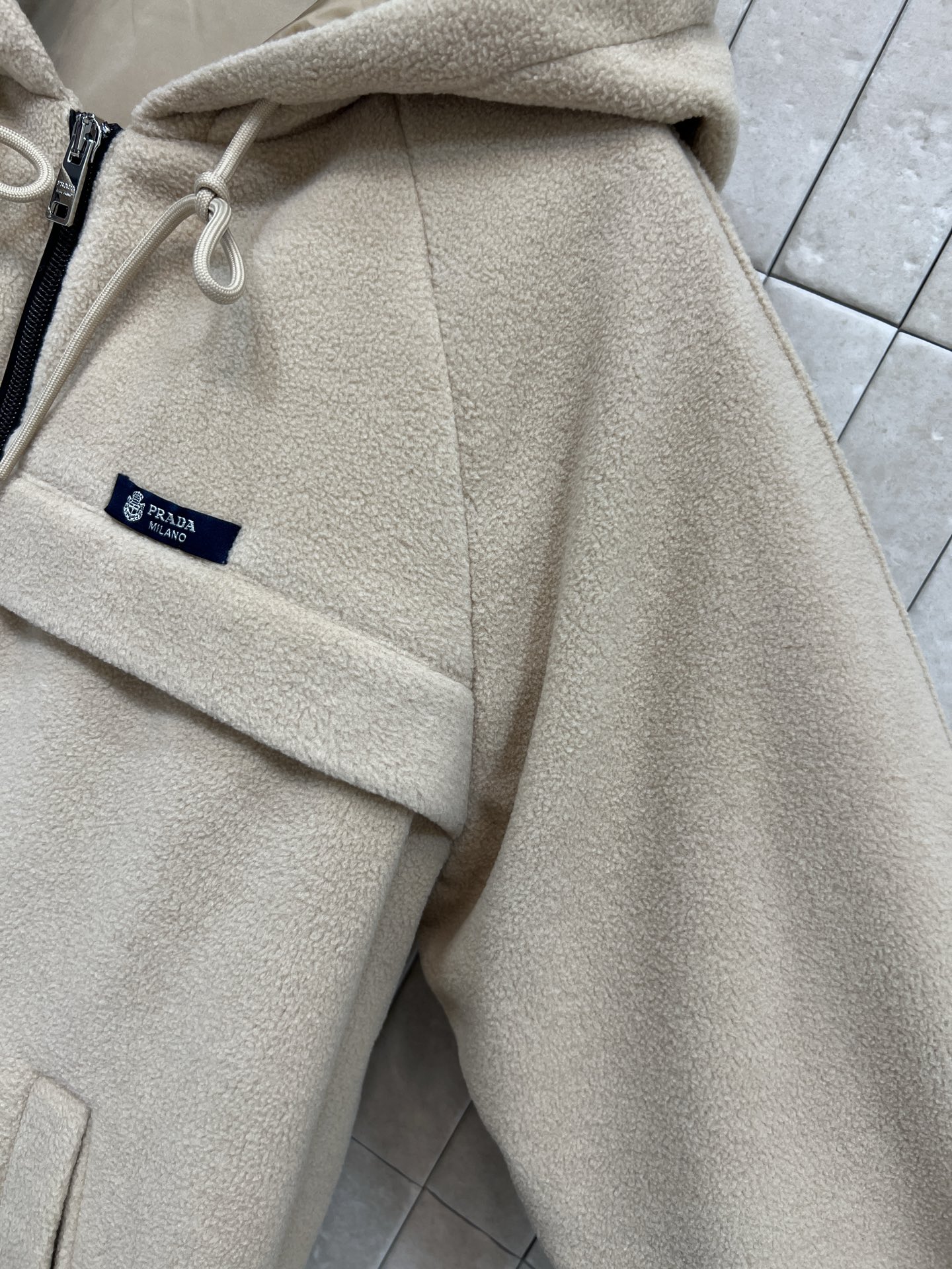 PD家 25秋冬新款 摇粒绒连帽外套 主打实用与舒适 秋冬穿超合适！卡其色低调百搭 通勤休闲都能hold