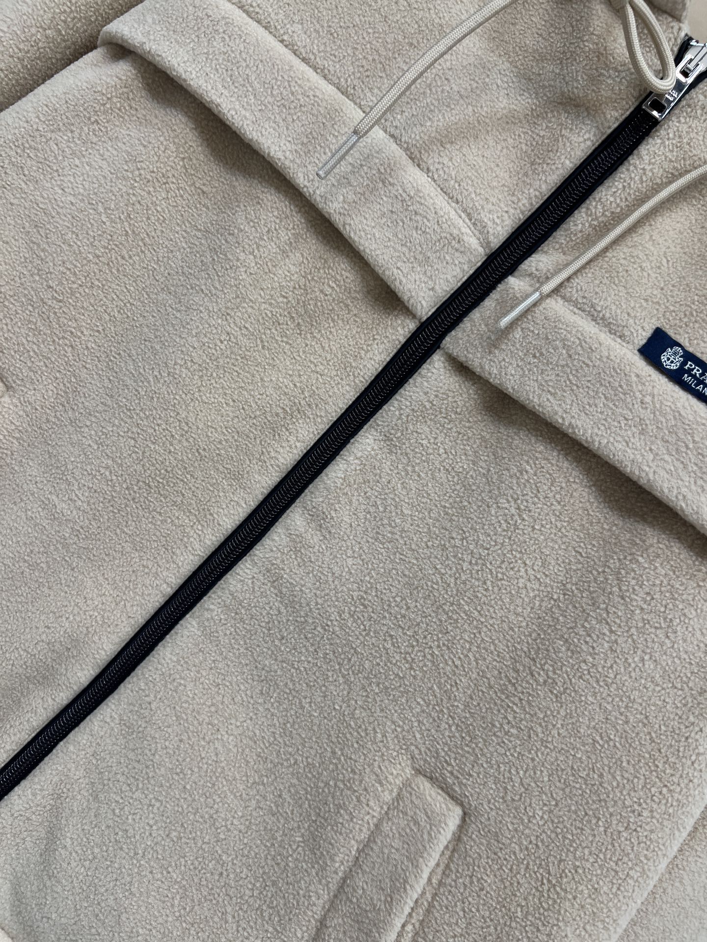 PD家 25秋冬新款 摇粒绒连帽外套 主打实用与舒适 秋冬穿超合适！卡其色低调百搭 通勤休闲都能hold