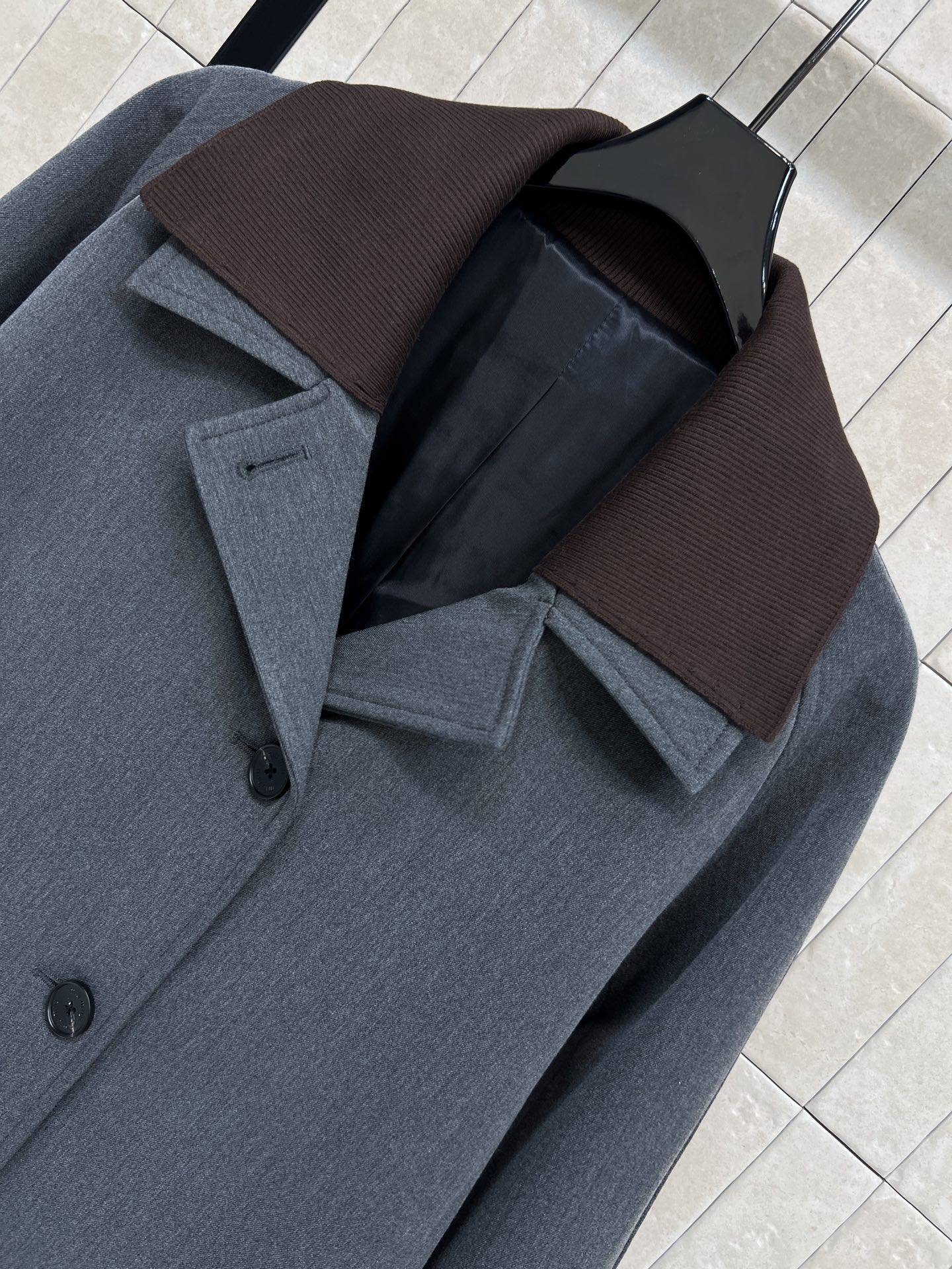 MIU家 25秋冬新款 深灰色拼接假两件西装大衣 袖口+翻领拼接深棕色螺纹假两件设计 层次感满满 Ove