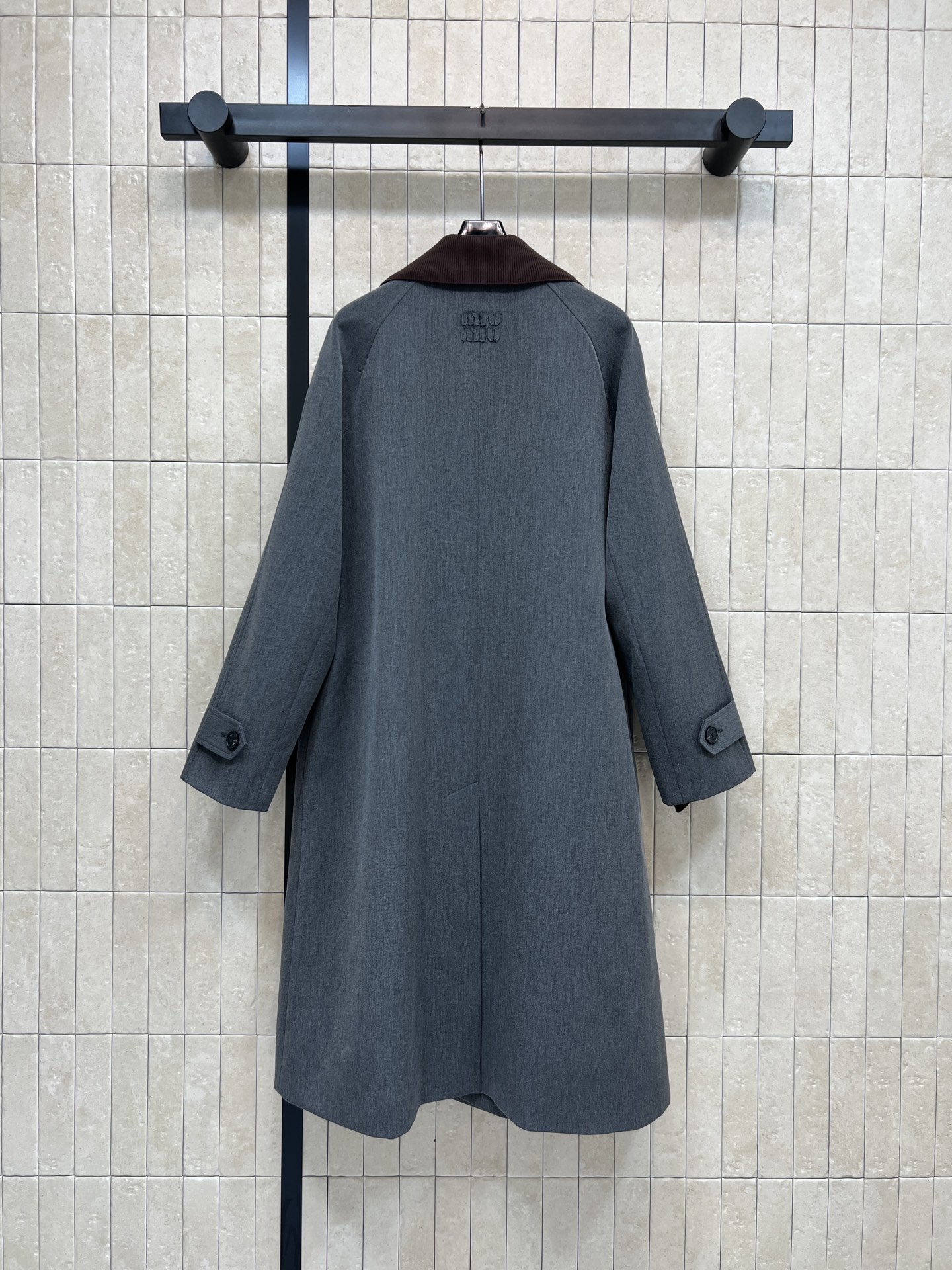 MIU家 25秋冬新款 深灰色拼接假两件西装大衣 袖口+翻领拼接深棕色螺纹假两件设计 层次感满满 Ove