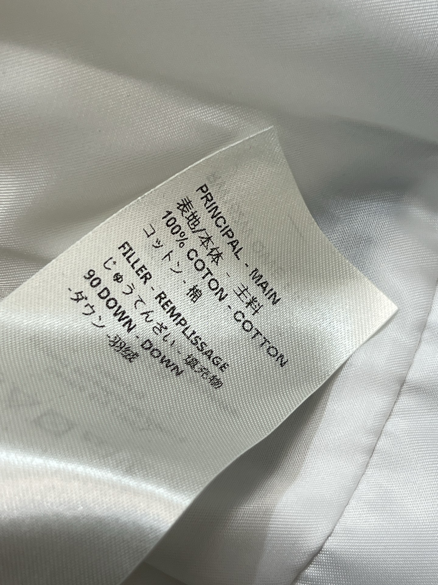 L家 25秋冬新款 渐变牛仔老花连帽高领羽绒服 定制渐变牛仔老花图案面料 奢华感满满 高领宽松连帽设计 